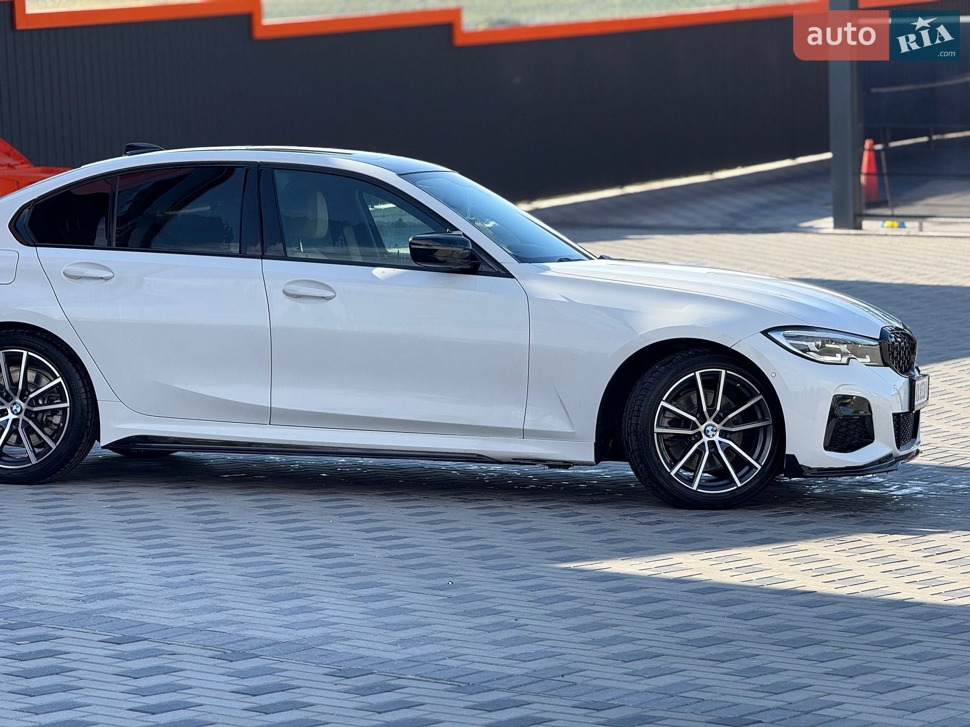 BMW 3 Series 2019 VIN 3MW5R1J54K8B01124 фото оголошення 9 з 14