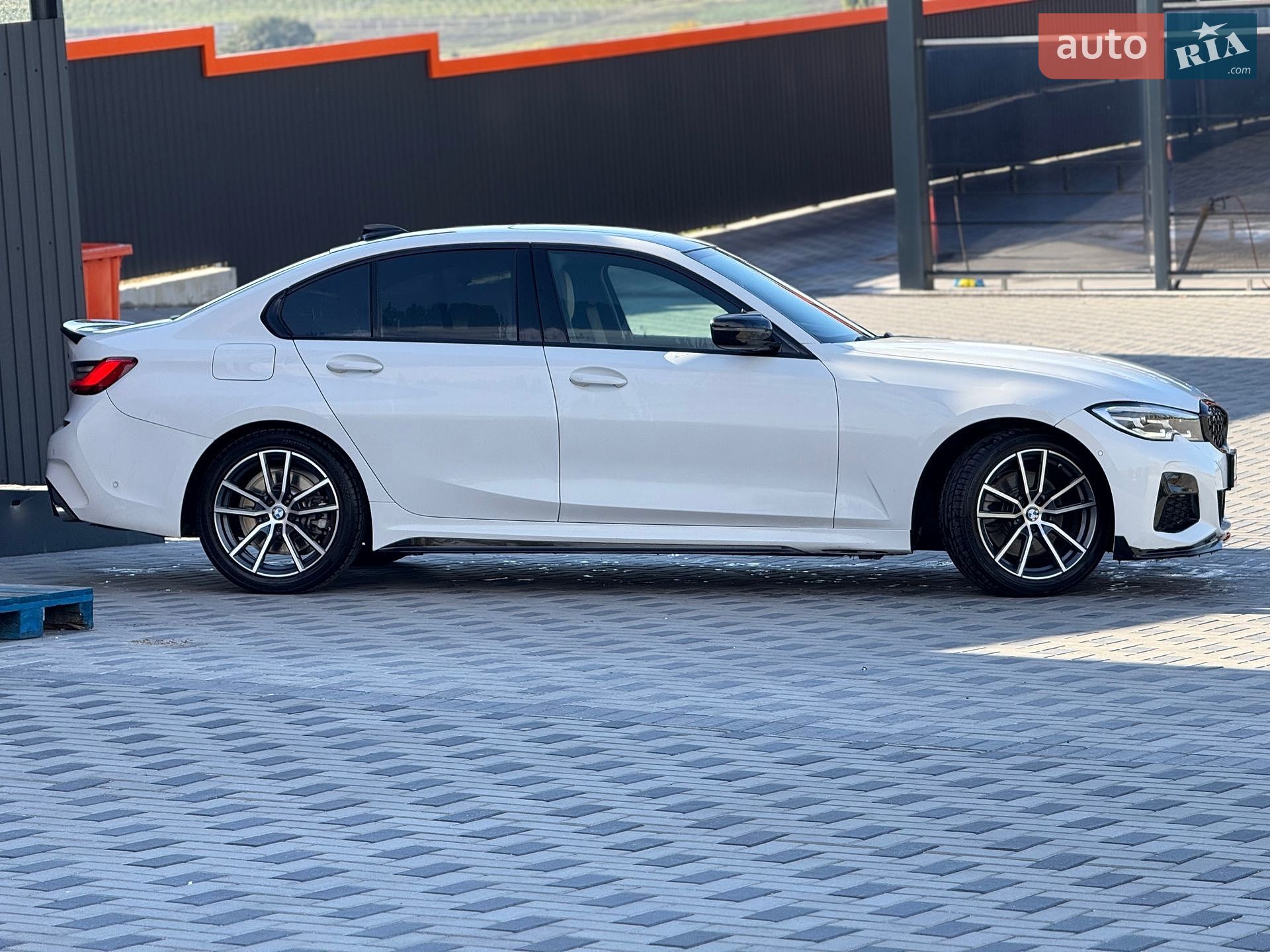 BMW 3 Series 2019 VIN 3MW5R1J54K8B01124 фото оголошення 10 з 14