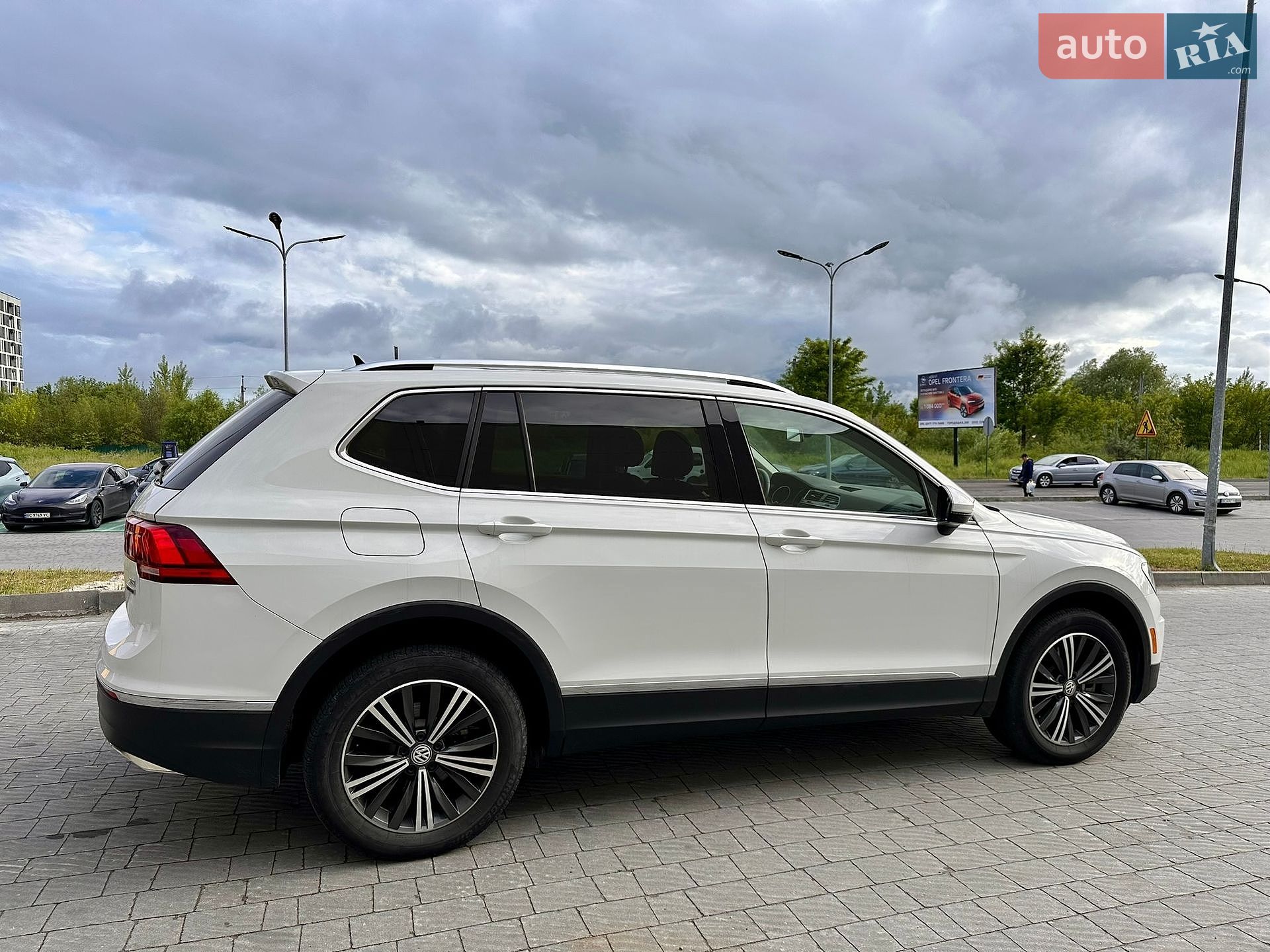 Volkswagen Tiguan 2017 VIN 3VV2B7AX2JM007118 фото оголошення 4 з 40