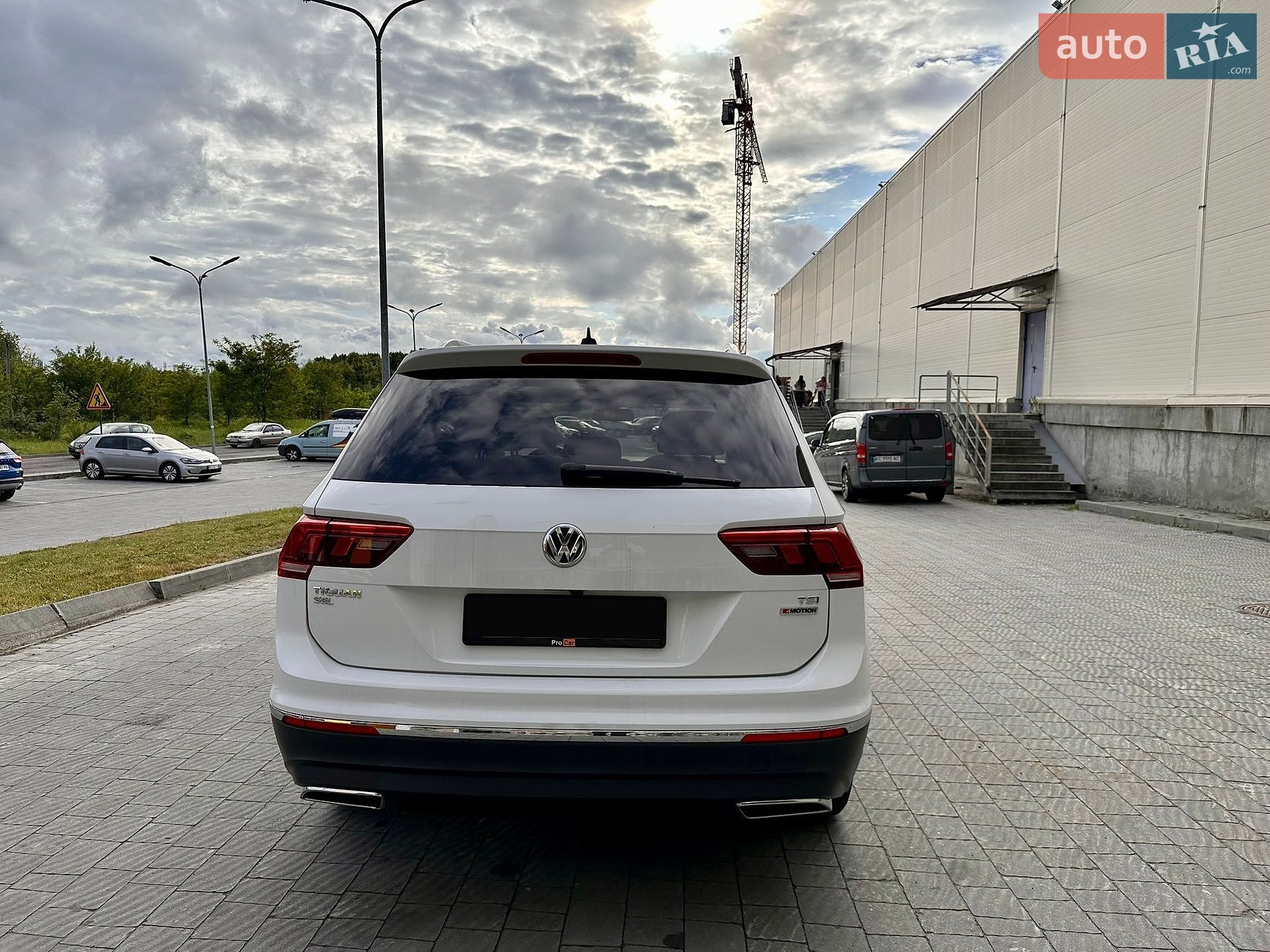 Volkswagen Tiguan 2017 VIN 3VV2B7AX2JM007118 фото оголошення 12 з 40