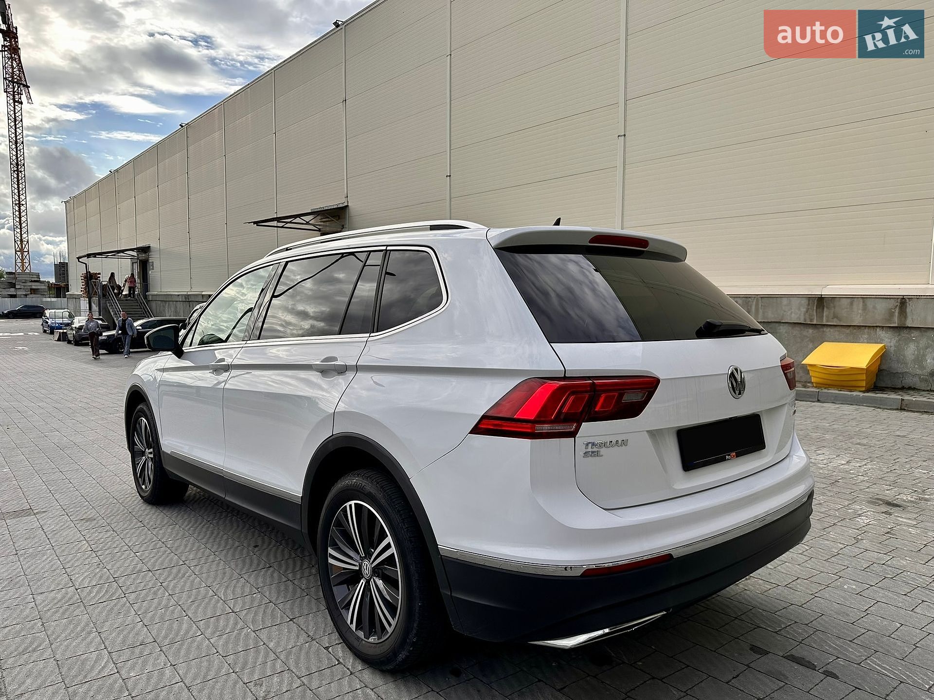 Volkswagen Tiguan 2017 VIN 3VV2B7AX2JM007118 фото оголошення 11 з 40