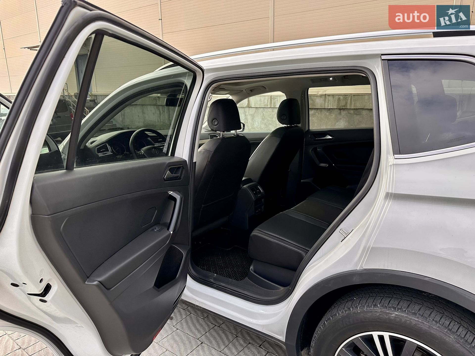 Volkswagen Tiguan 2017 VIN 3VV2B7AX2JM007118 фото оголошення 22 з 40