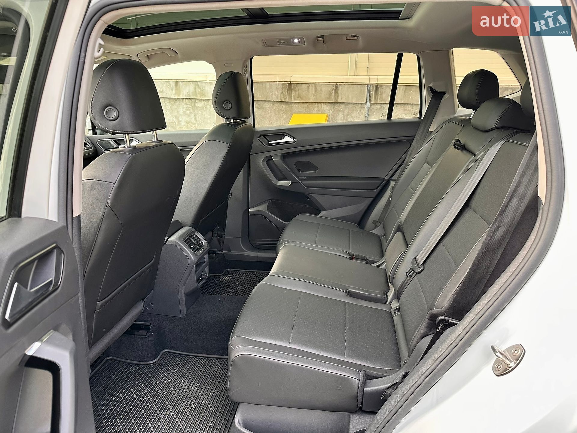 Volkswagen Tiguan 2017 VIN 3VV2B7AX2JM007118 фото оголошення 23 з 40