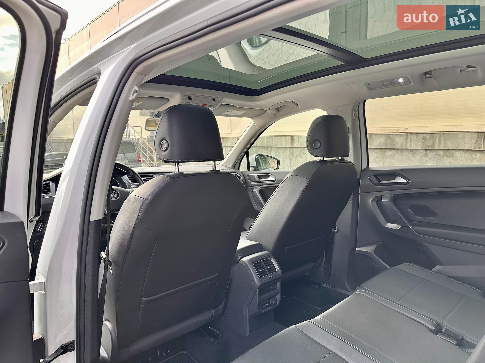 Volkswagen Tiguan 2017 VIN 3VV2B7AX2JM007118 фото оголошення 24 з 40