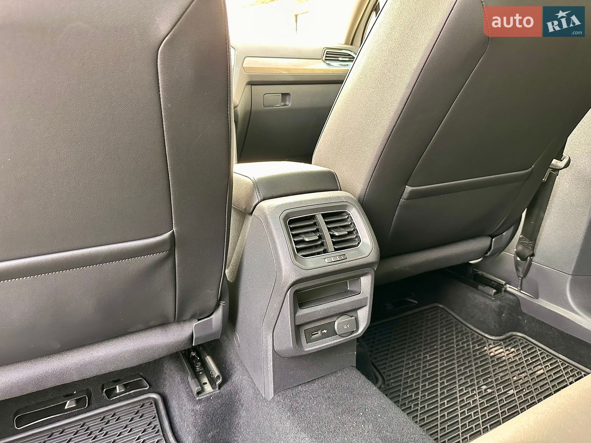 Volkswagen Tiguan 2017 VIN 3VV2B7AX2JM007118 фото оголошення 25 з 40