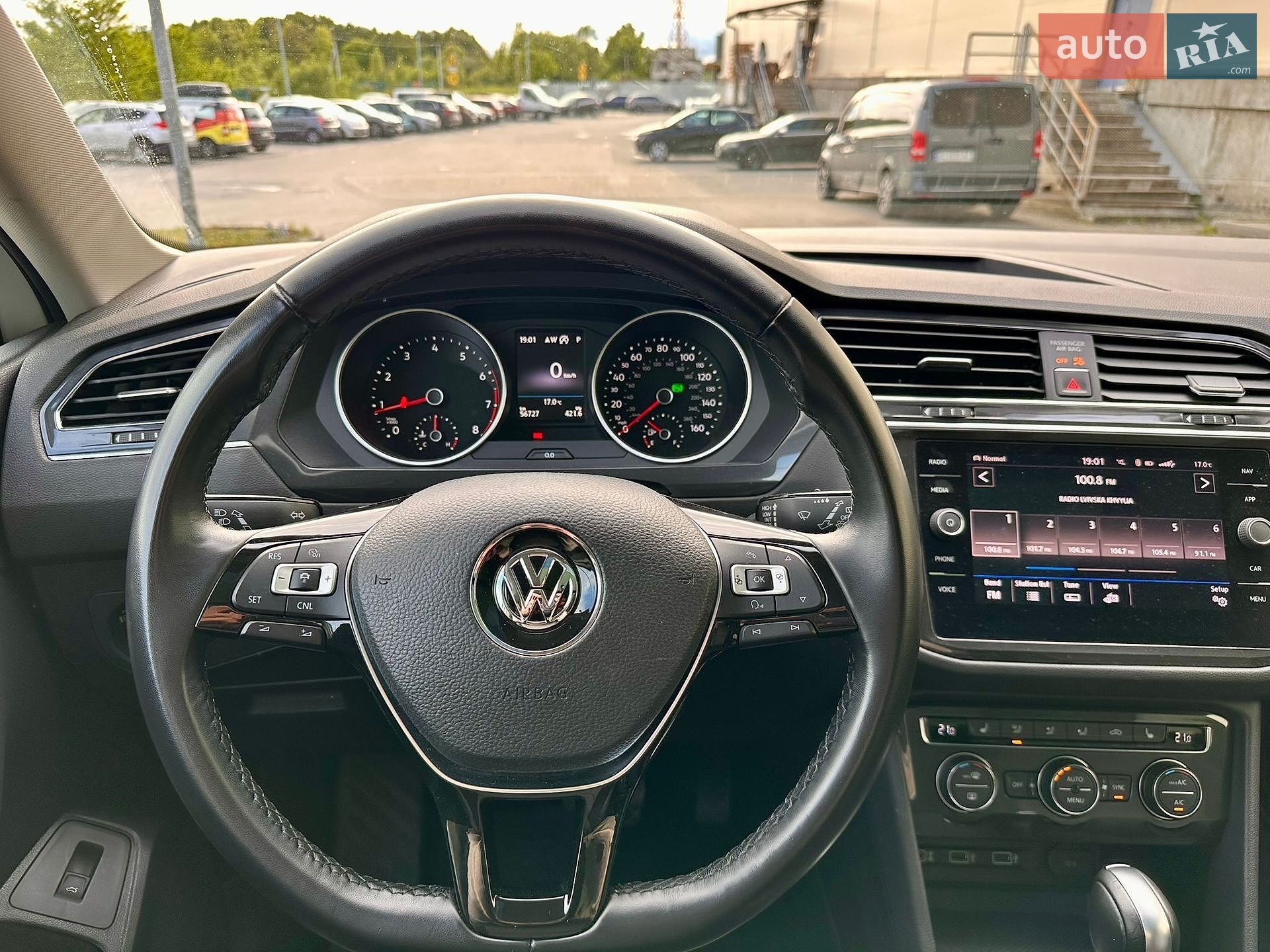 Volkswagen Tiguan 2017 VIN 3VV2B7AX2JM007118 фото оголошення 18 з 40