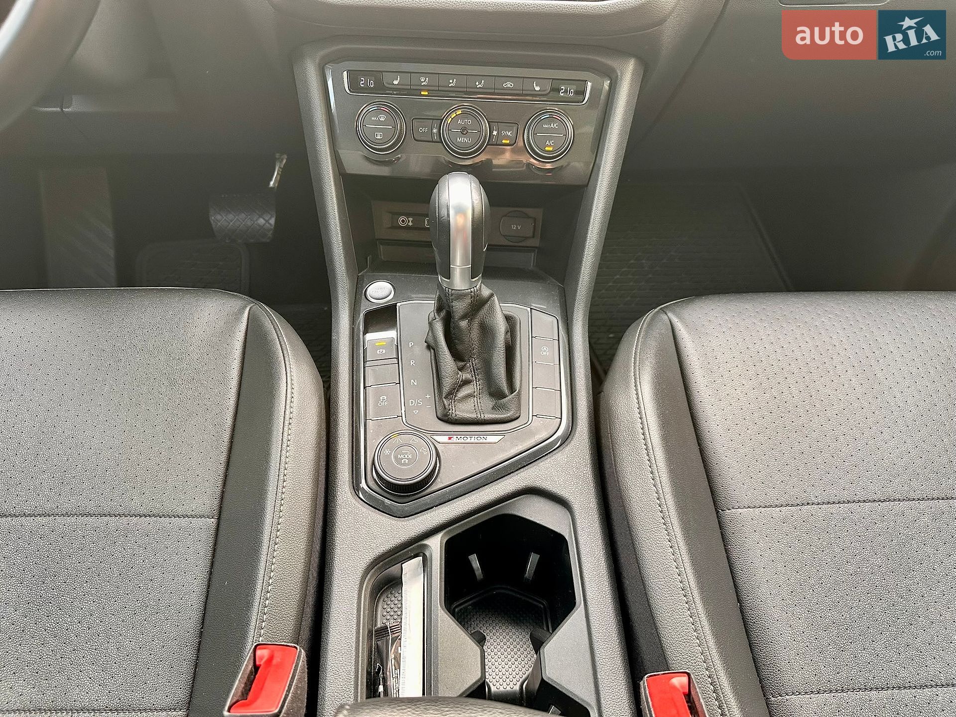 Volkswagen Tiguan 2017 VIN 3VV2B7AX2JM007118 фото оголошення 21 з 40