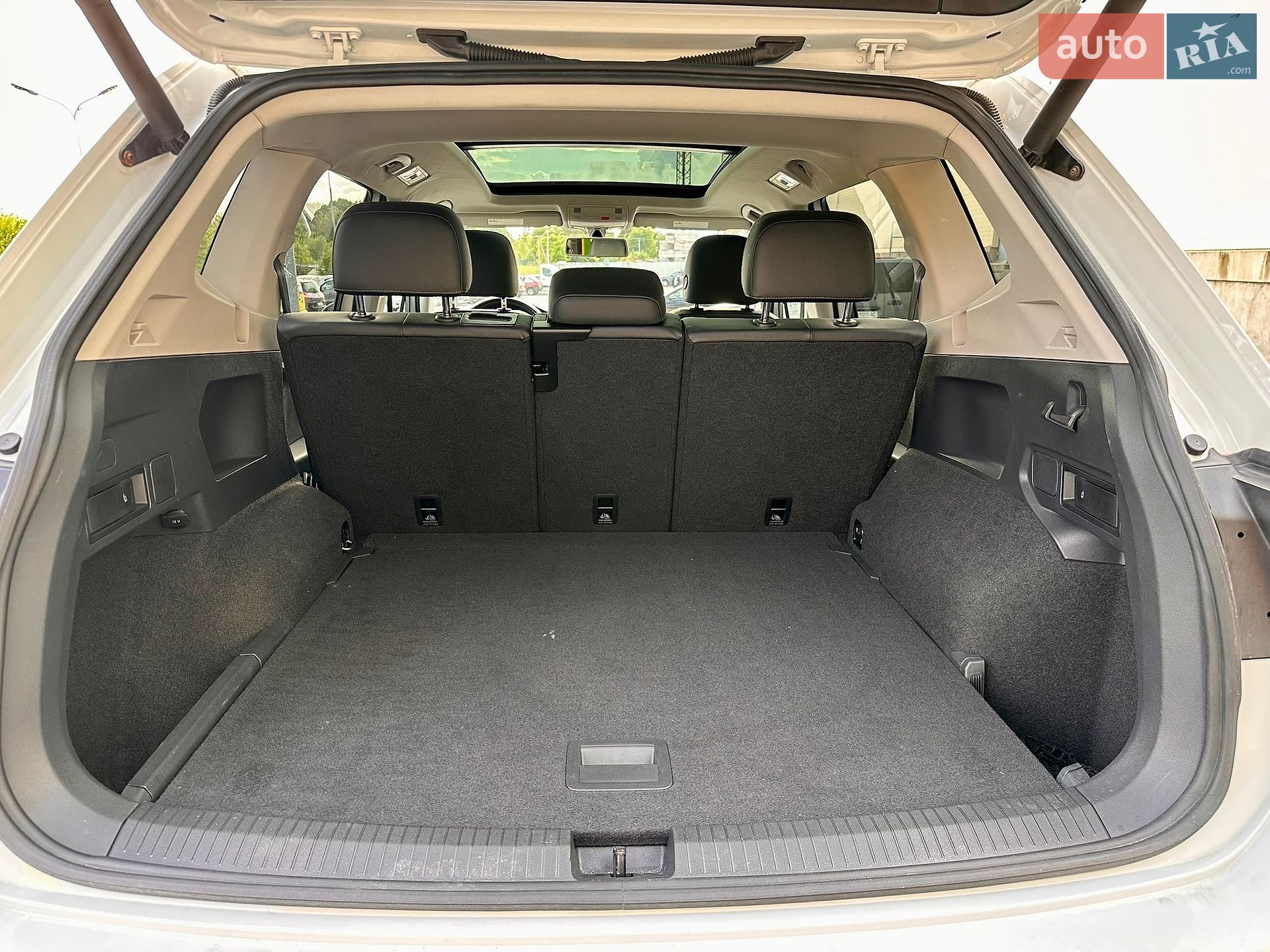 Volkswagen Tiguan 2017 VIN 3VV2B7AX2JM007118 фото оголошення 28 з 40