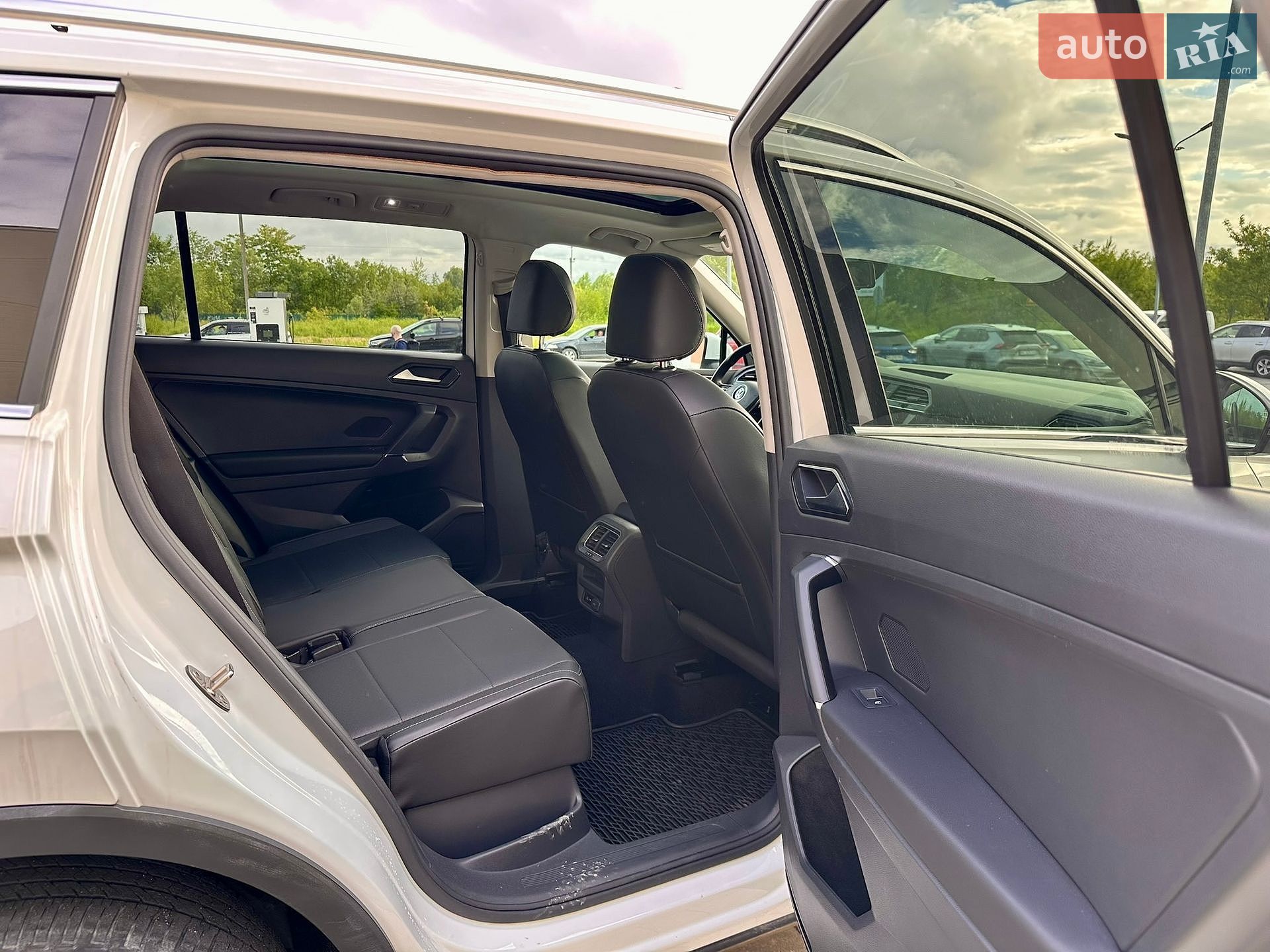 Volkswagen Tiguan 2017 VIN 3VV2B7AX2JM007118 фото оголошення 32 з 40