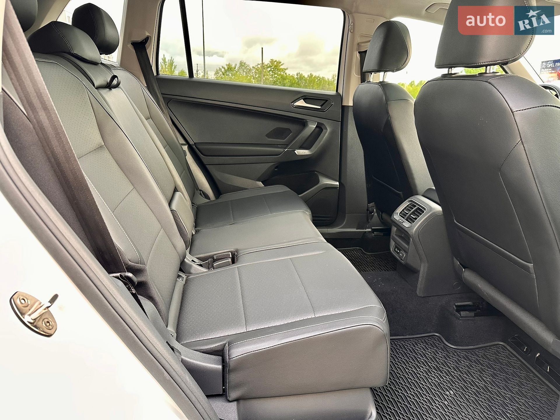 Volkswagen Tiguan 2017 VIN 3VV2B7AX2JM007118 фото оголошення 33 з 40