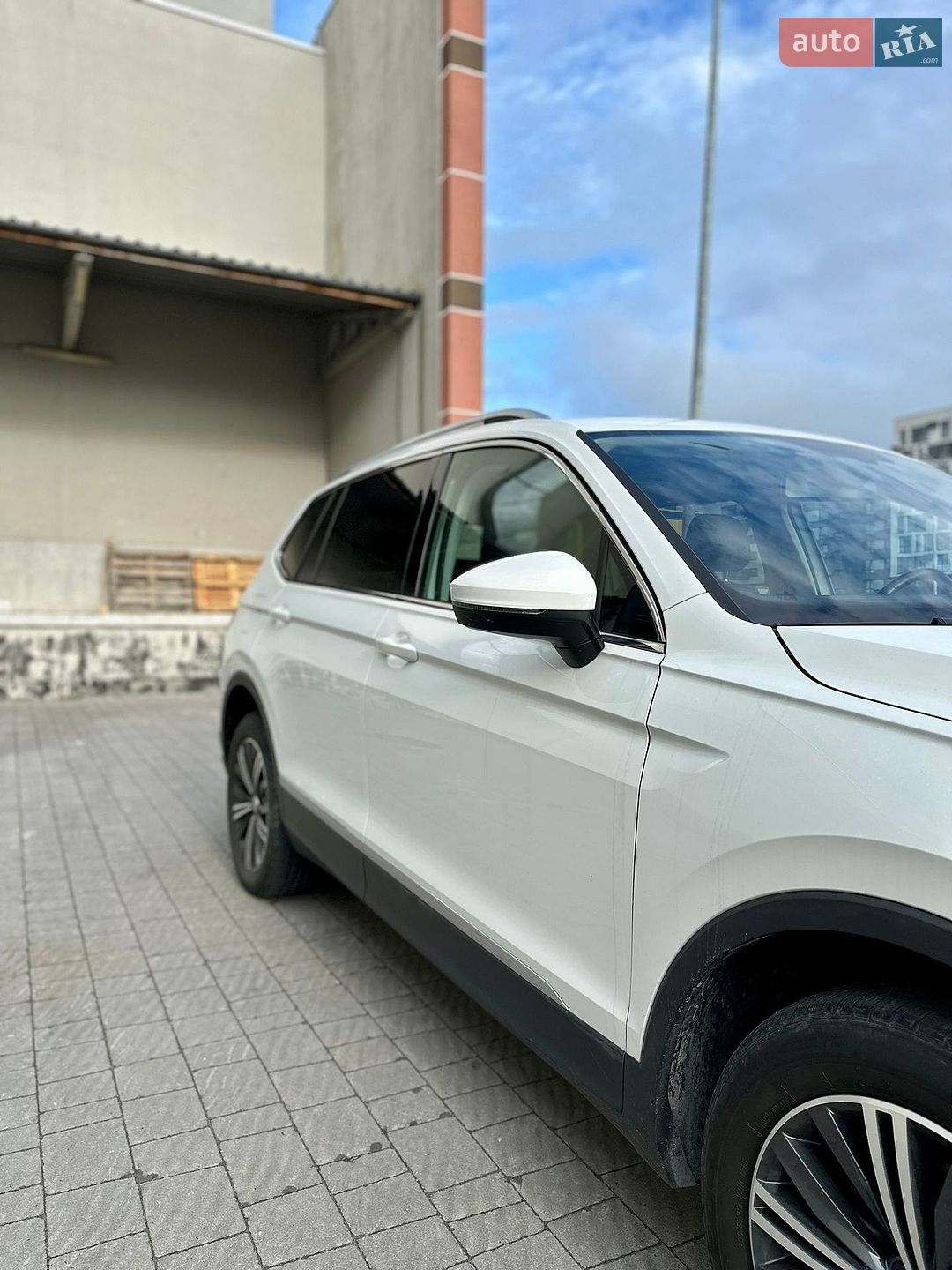 Volkswagen Tiguan 2017 VIN 3VV2B7AX2JM007118 фото оголошення 6 з 40