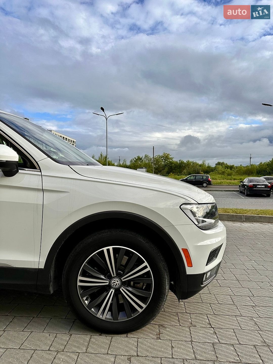 Volkswagen Tiguan 2017 VIN 3VV2B7AX2JM007118 фото оголошення 7 з 40