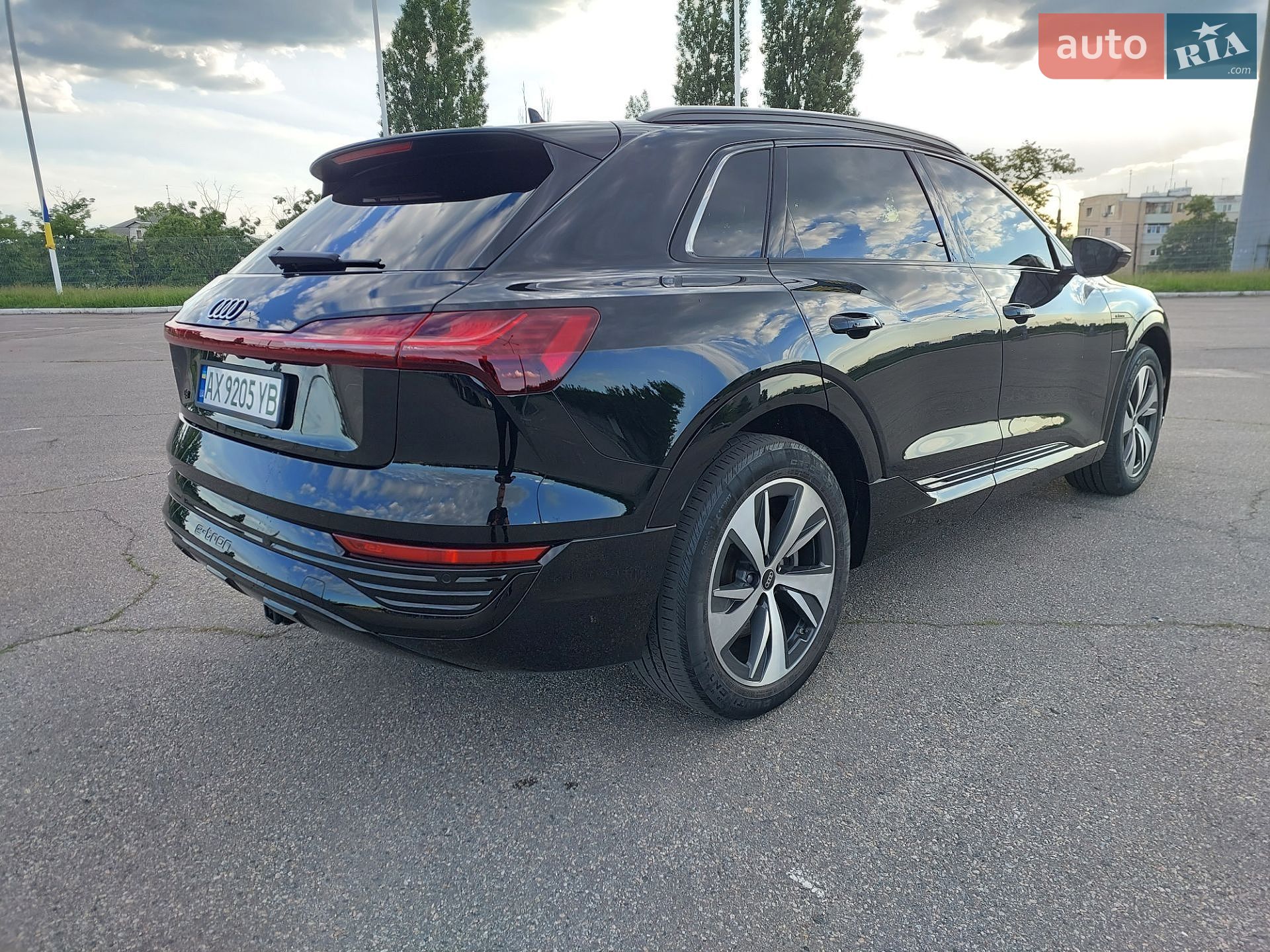Audi Q8 e-tron 2023 VIN WA14AAGE3RB020955 фото оголошення 7 з 55