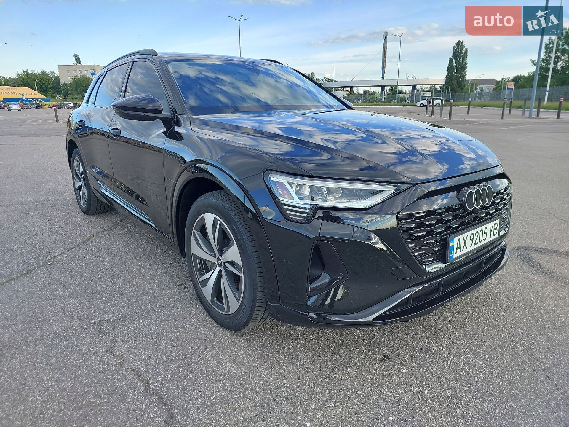 Audi Q8 e-tron 2023 VIN WA14AAGE3RB020955 фото оголошення 5 з 55