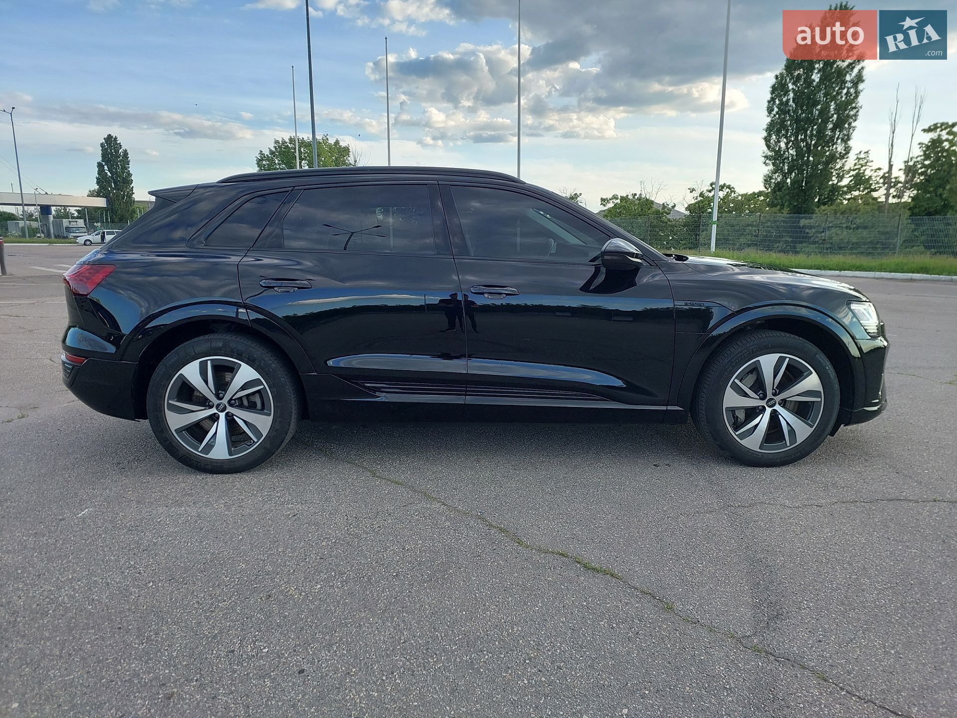 Audi Q8 e-tron 2023 VIN WA14AAGE3RB020955 фото оголошення 6 з 55