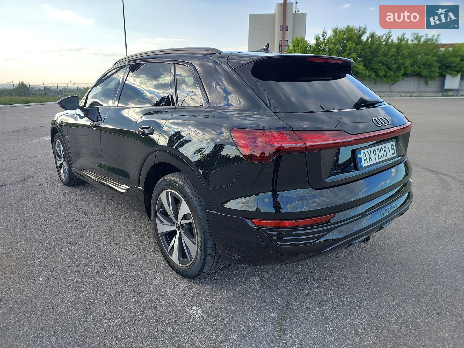 Audi Q8 e-tron 2023 VIN WA14AAGE3RB020955 фото оголошення 11 з 55