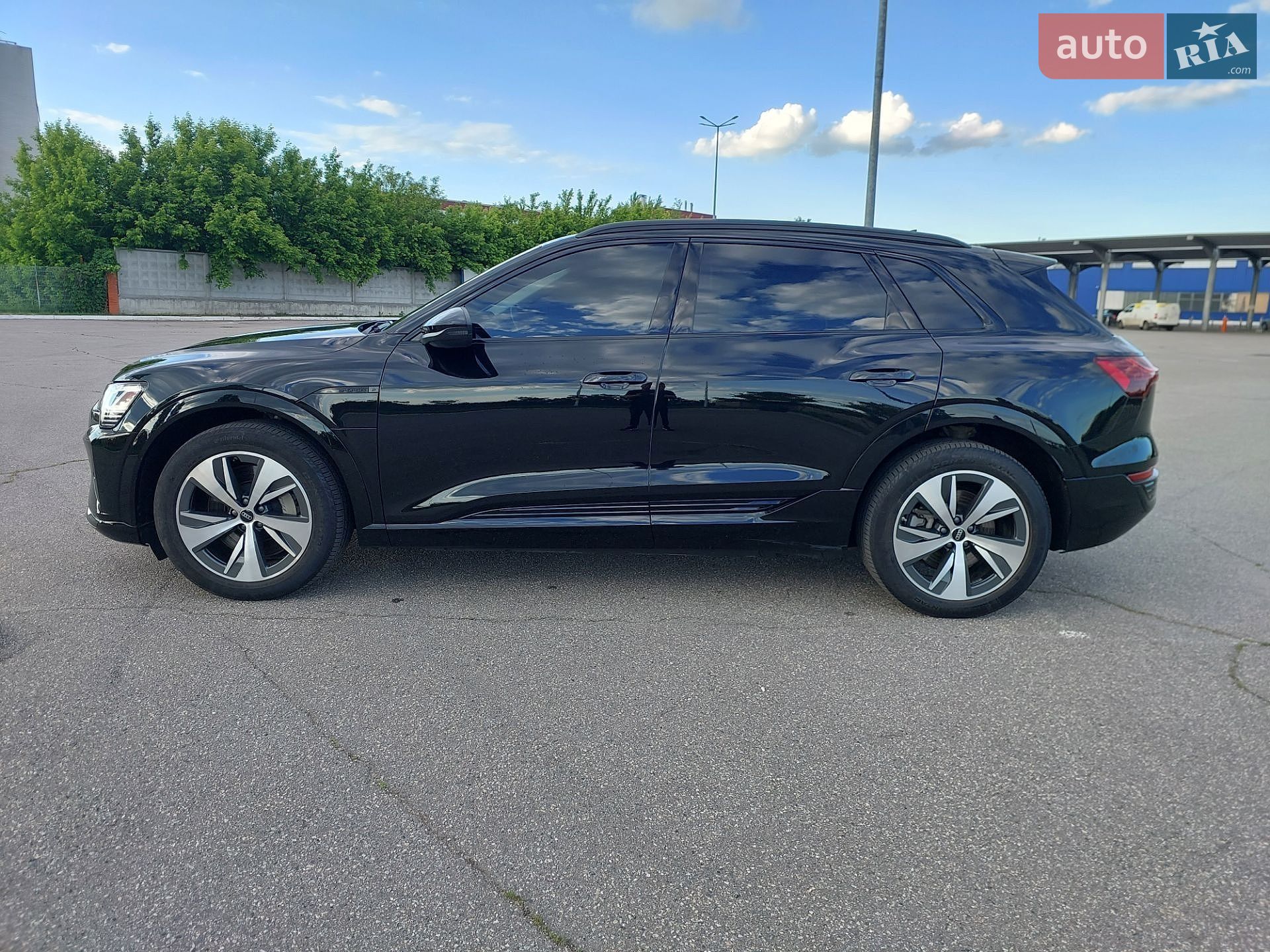 Audi Q8 e-tron 2023 VIN WA14AAGE3RB020955 фото оголошення 12 з 55