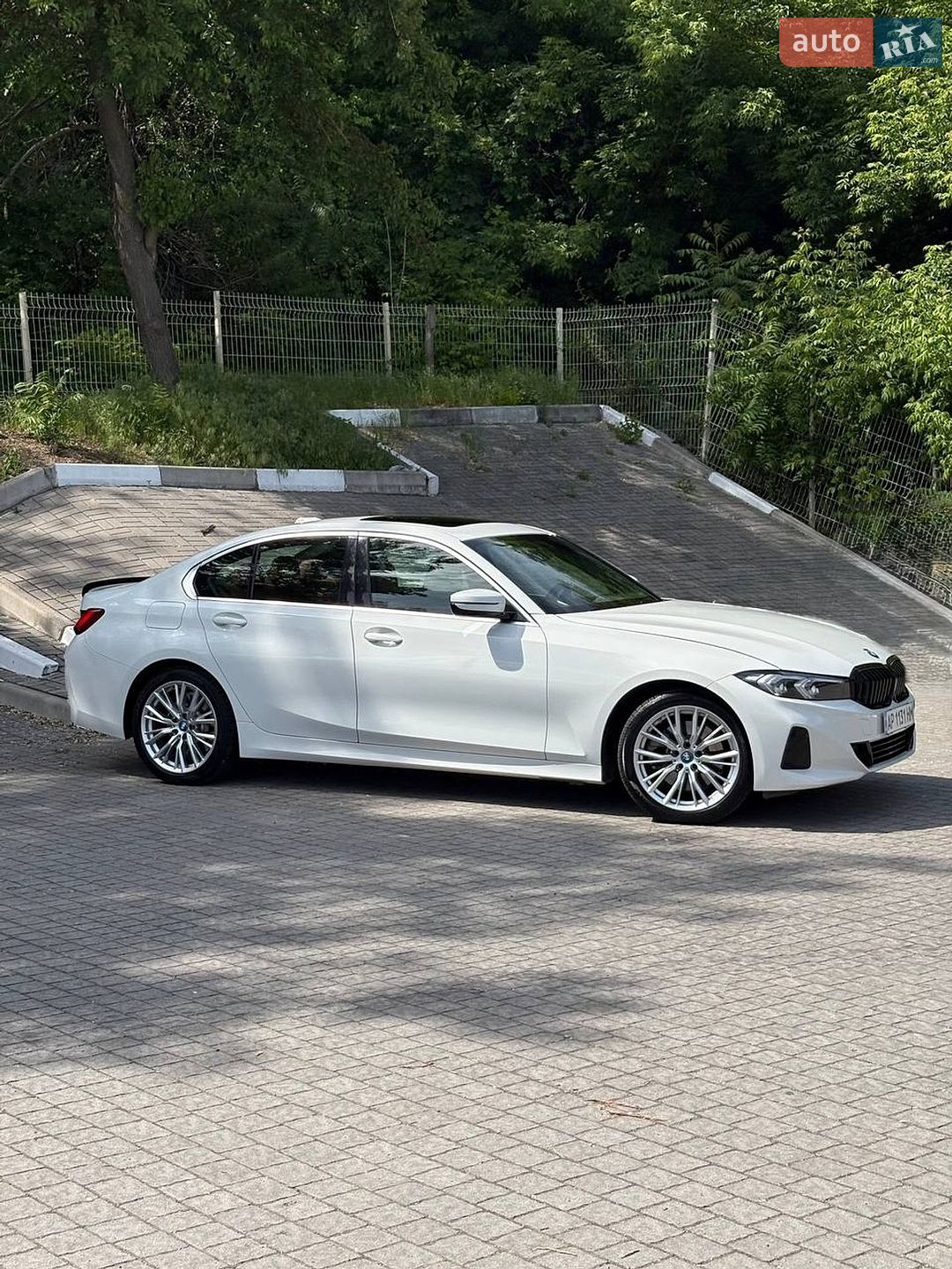 BMW 3 Series 2023 VIN 3MW39FF03R8D97474 фото оголошення 2 з 20