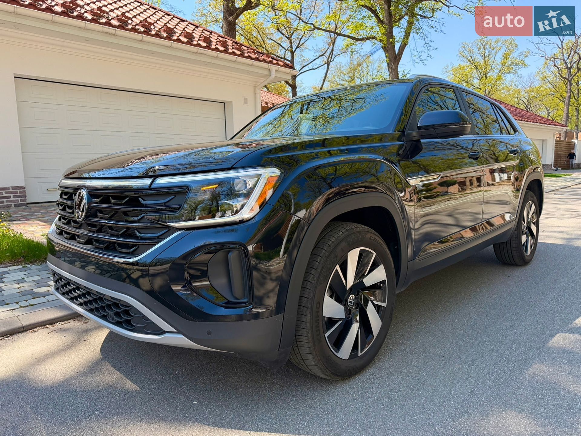 Volkswagen Atlas Cross Sport 2023 VIN 1V2HE2CA9RC217531 фото оголошення 2 з 27