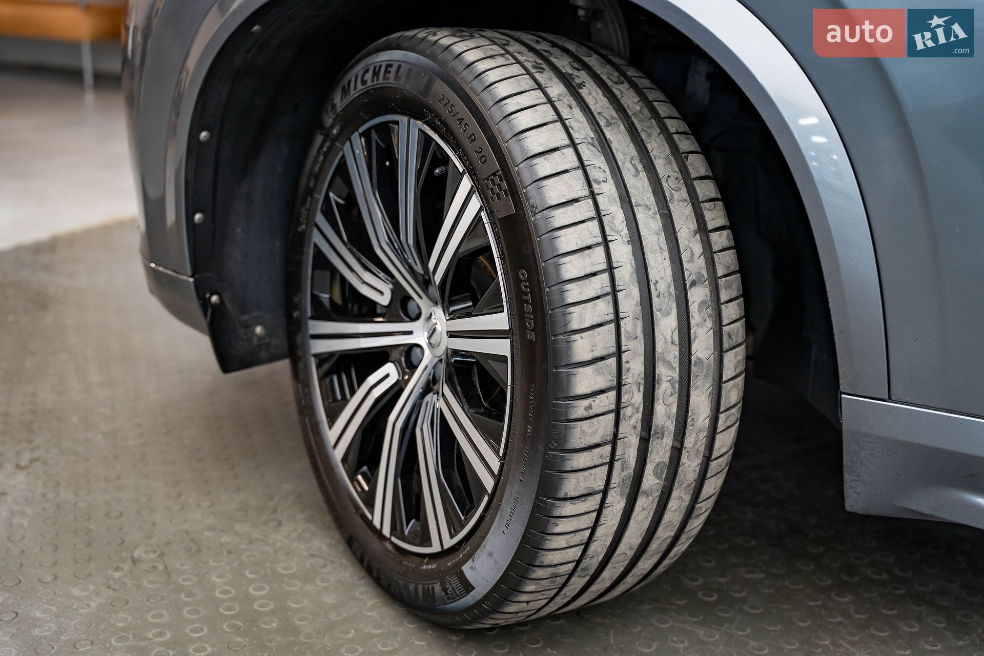 Volvo XC90 2019 VIN YV1LCK2UCL1588990 фото оголошення 11 з 28