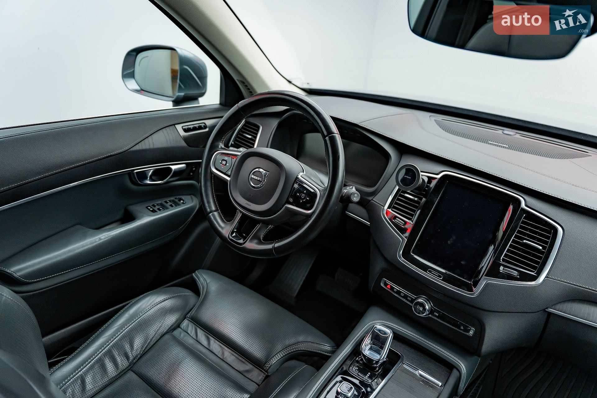 Volvo XC90 2019 VIN YV1LCK2UCL1588990 фото оголошення 14 з 28
