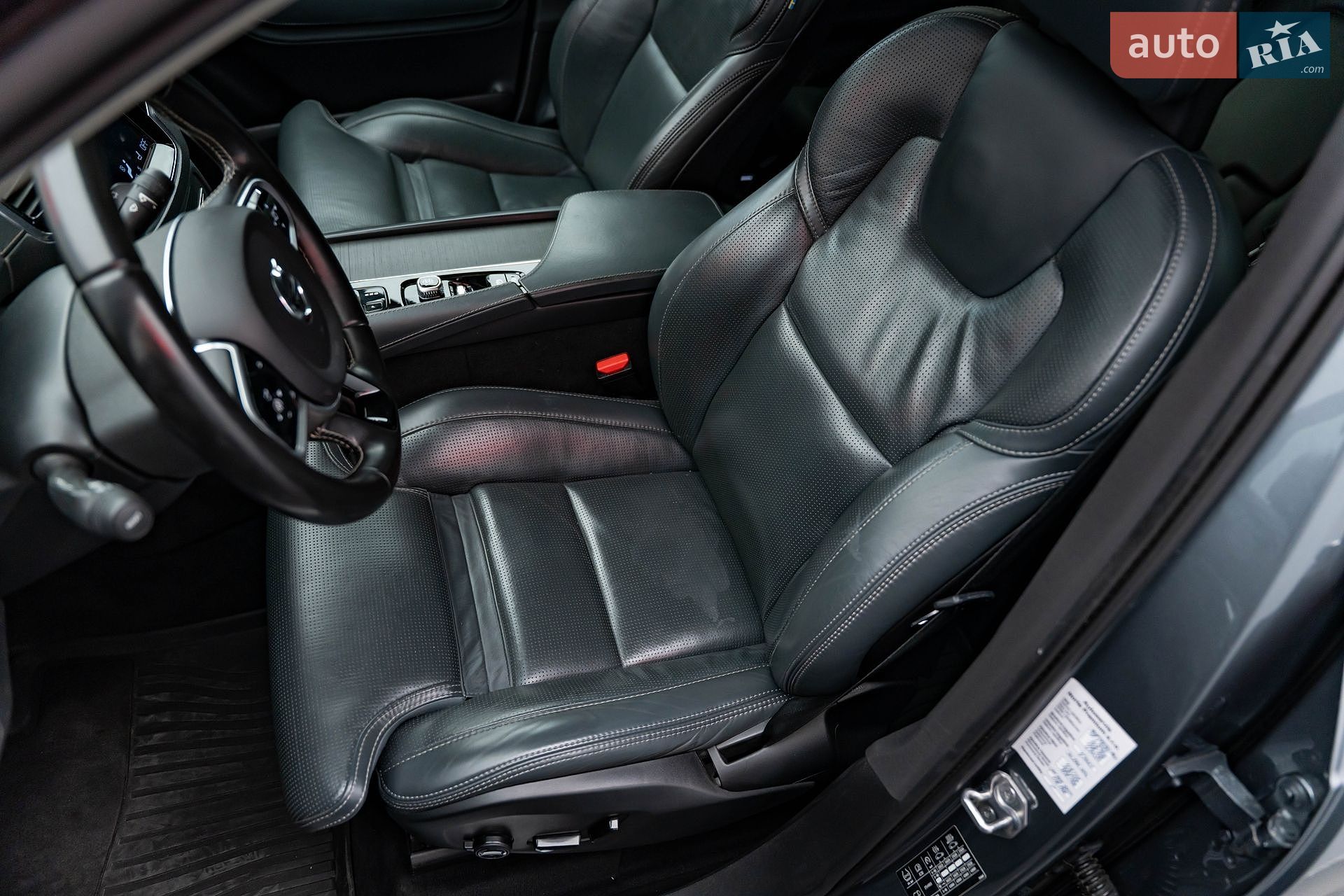 Volvo XC90 2019 VIN YV1LCK2UCL1588990 фото оголошення 12 з 28