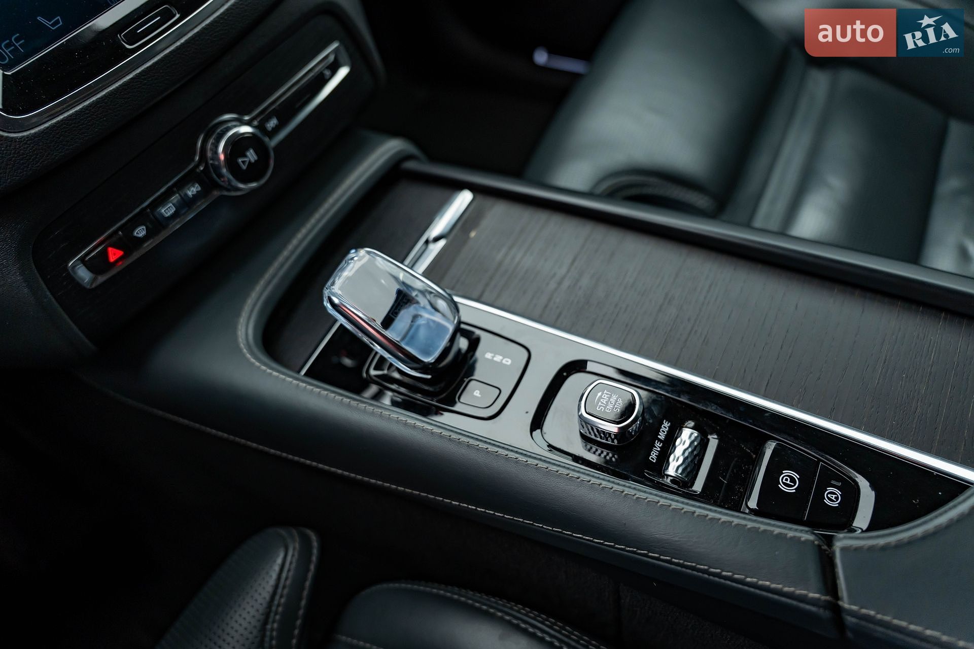 Volvo XC90 2019 VIN YV1LCK2UCL1588990 фото оголошення 23 з 28