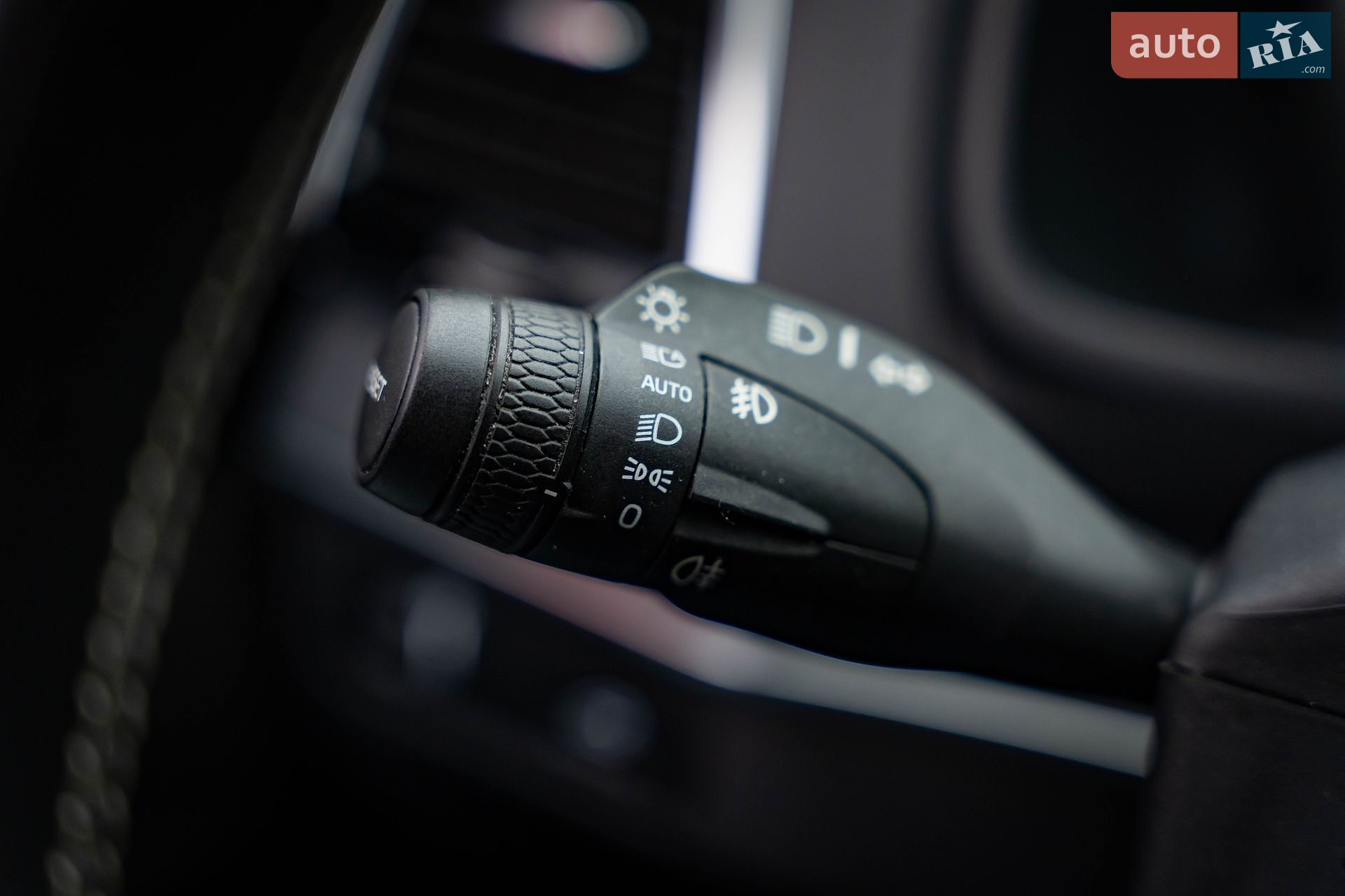 Volvo XC90 2019 VIN YV1LCK2UCL1588990 фото оголошення 19 з 28