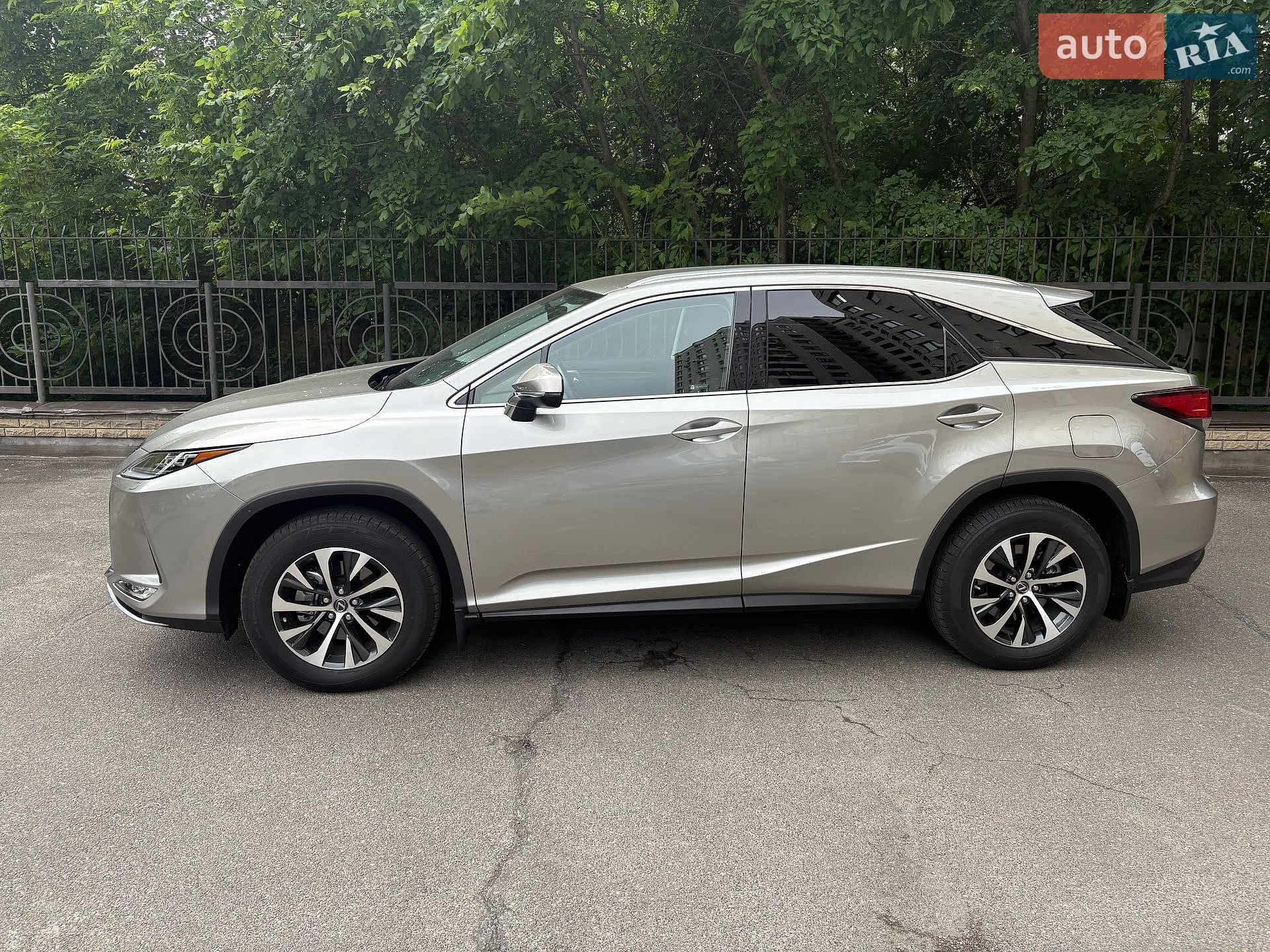 Lexus RX 2022 VIN JTJBAMCA402183101 фото оголошення 3 з 34