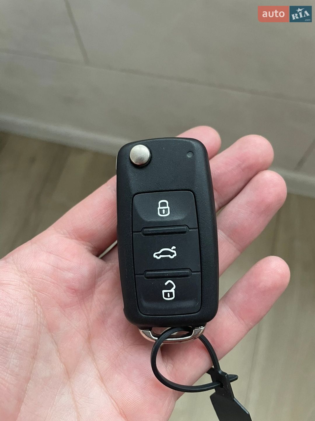Skoda Fabia 2013 VIN TMB1HB5JXE3036441 фото оголошення 2 з 19
