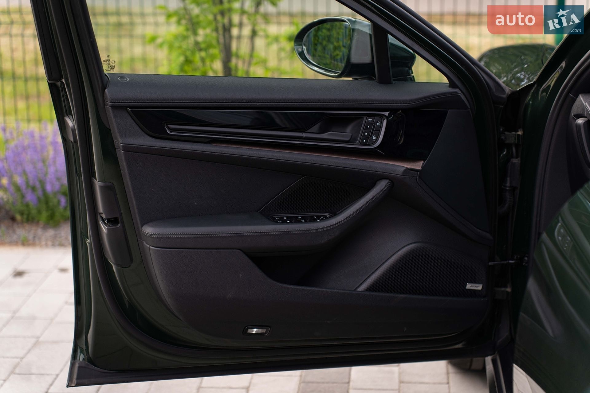 Porsche Panamera 2024 VIN WP0ZZZYA1RL070746 фото оголошення 27 з 35