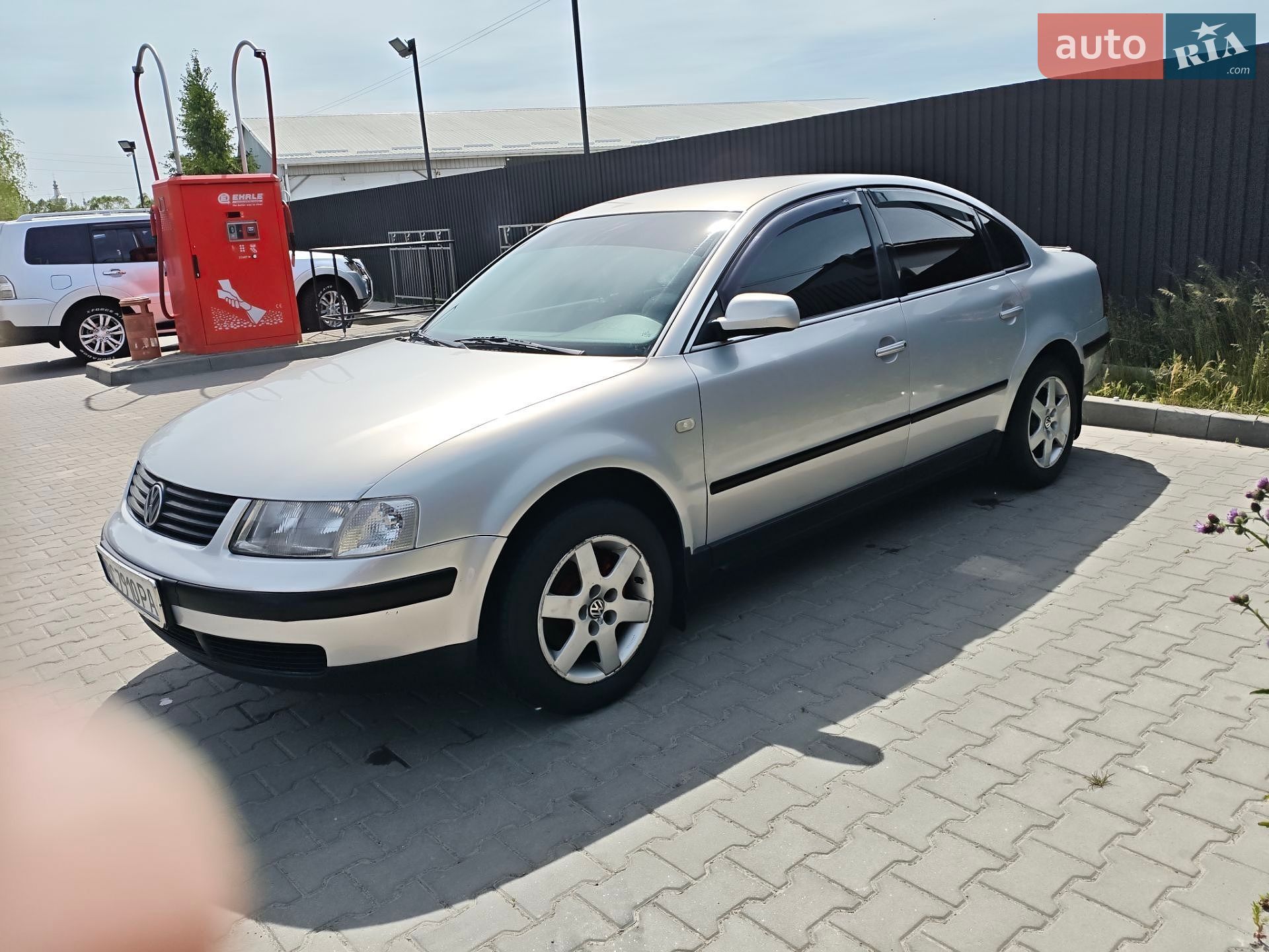 Volkswagen Passat 1998 VIN WVWZZZ3BZXX037176 фото оголошення 4 з 39