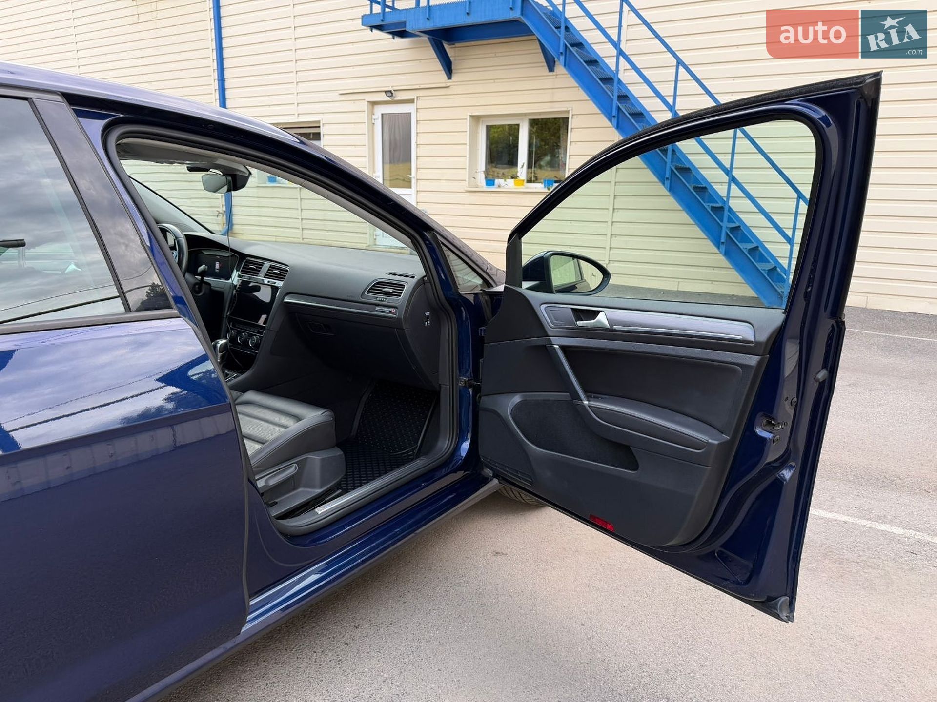 Volkswagen e-Golf 2017 VIN WVWZZZAUZJ8901497 фото оголошення 25 з 85