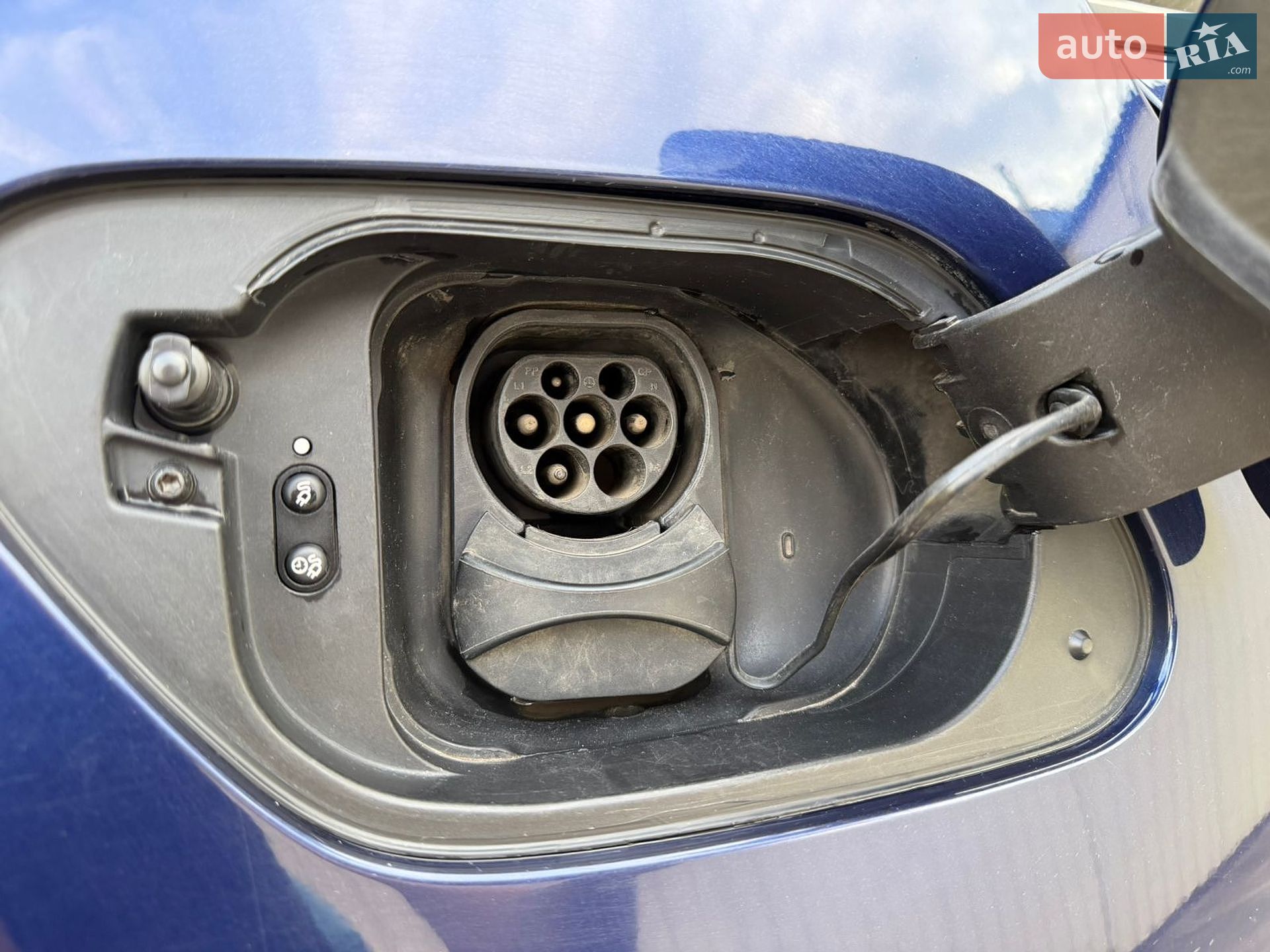 Volkswagen e-Golf 2017 VIN WVWZZZAUZJ8901497 фото оголошення 31 з 85