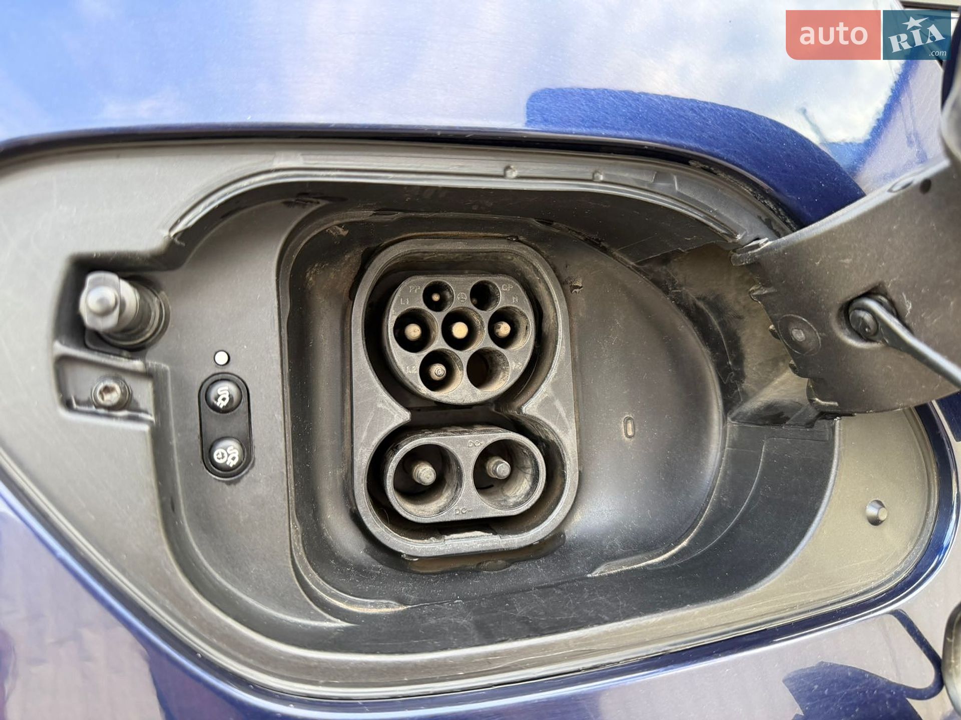 Volkswagen e-Golf 2017 VIN WVWZZZAUZJ8901497 фото оголошення 32 з 85