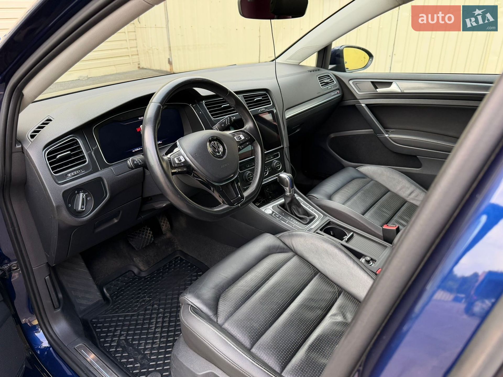 Volkswagen e-Golf 2017 VIN WVWZZZAUZJ8901497 фото оголошення 39 з 85
