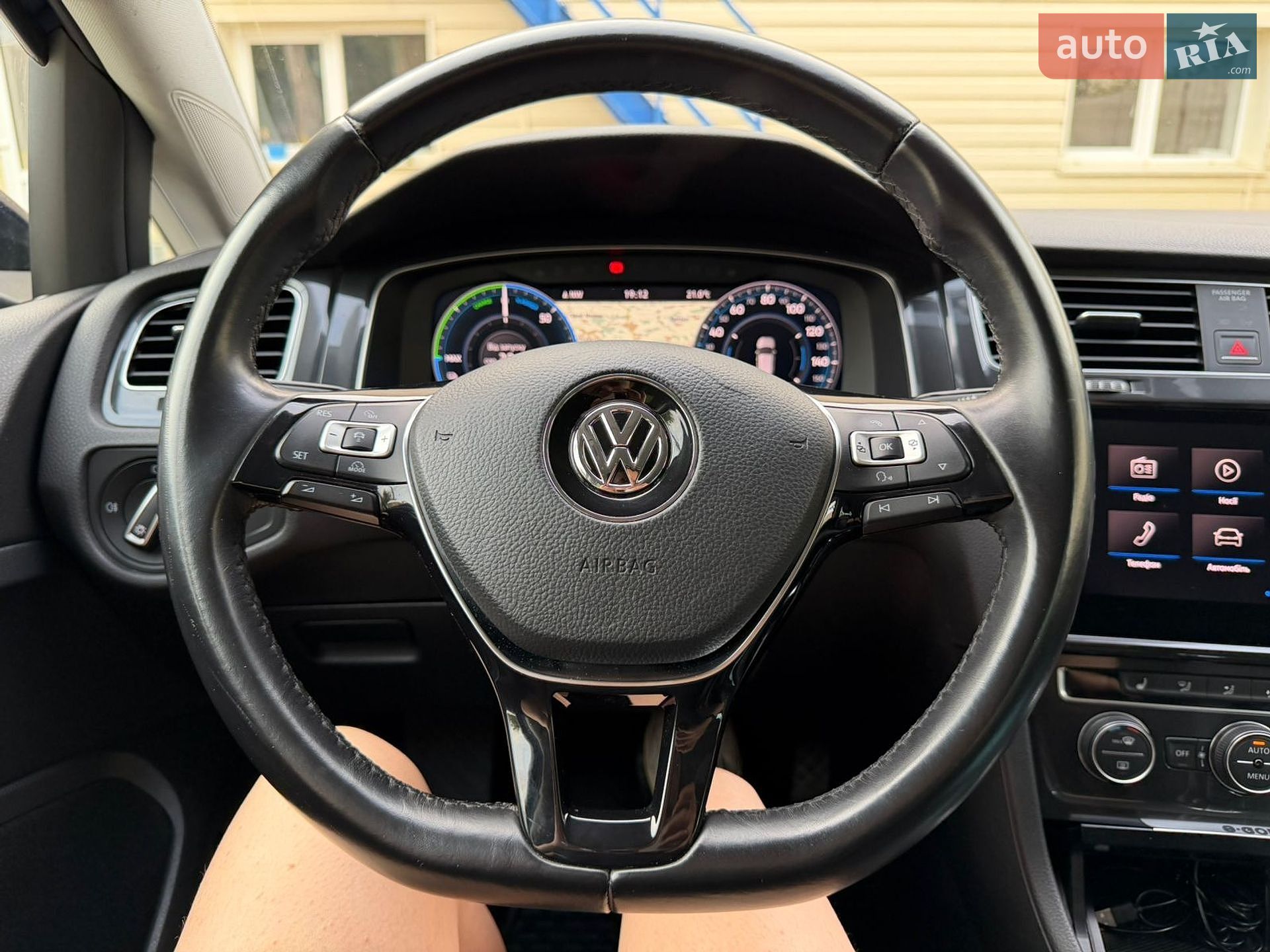 Volkswagen e-Golf 2017 VIN WVWZZZAUZJ8901497 фото оголошення 43 з 85