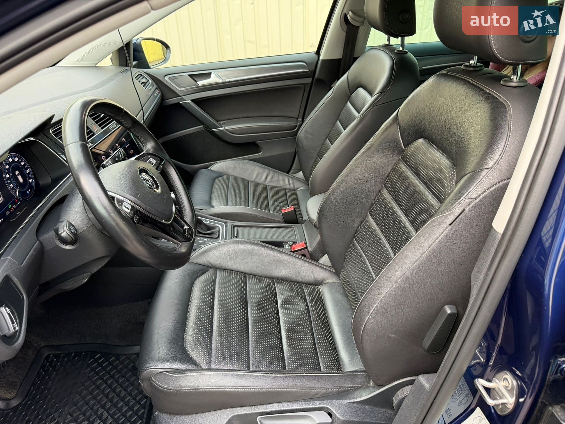 Volkswagen e-Golf 2017 VIN WVWZZZAUZJ8901497 фото оголошення 50 з 85