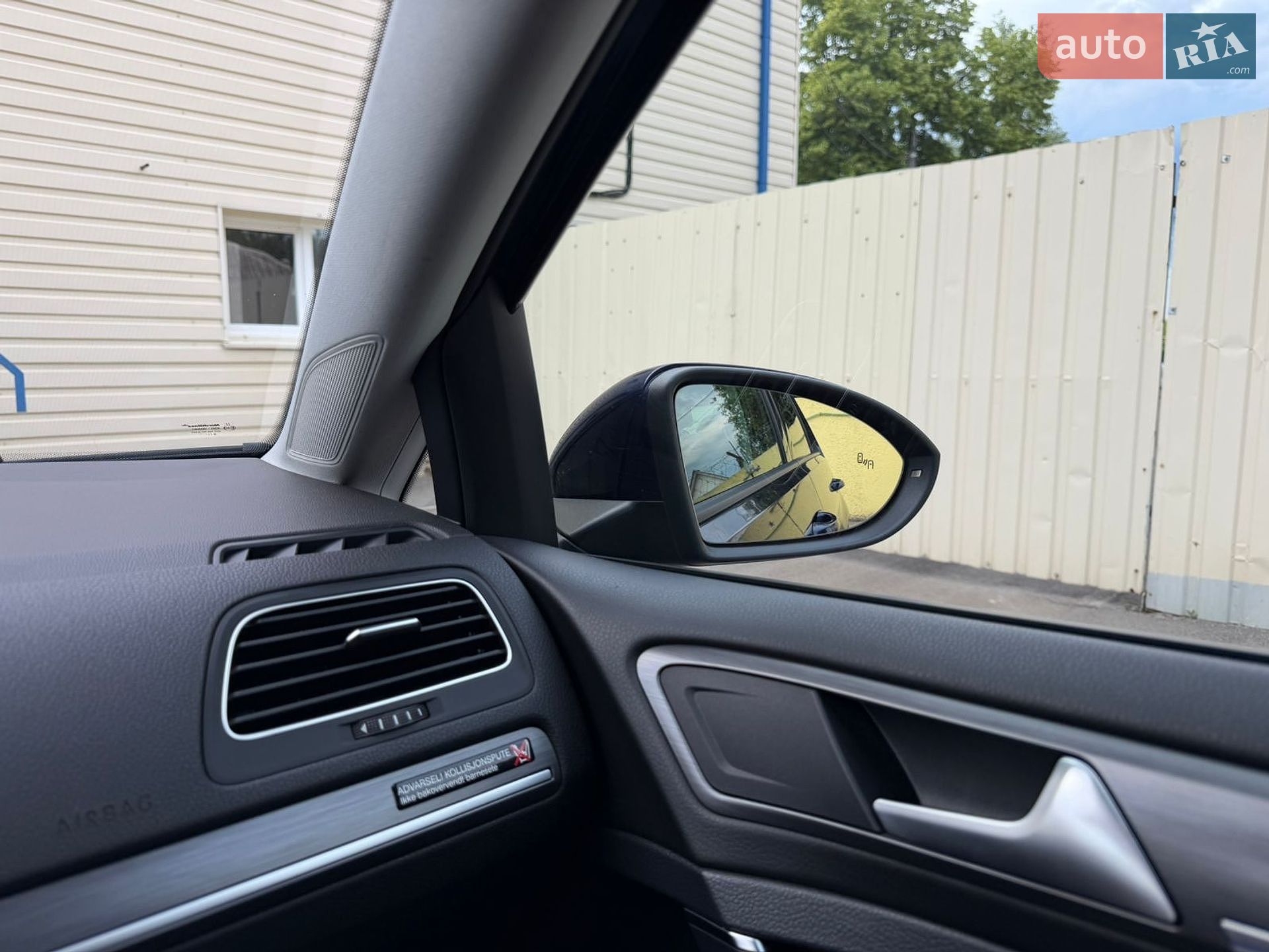 Volkswagen e-Golf 2017 VIN WVWZZZAUZJ8901497 фото оголошення 58 з 85