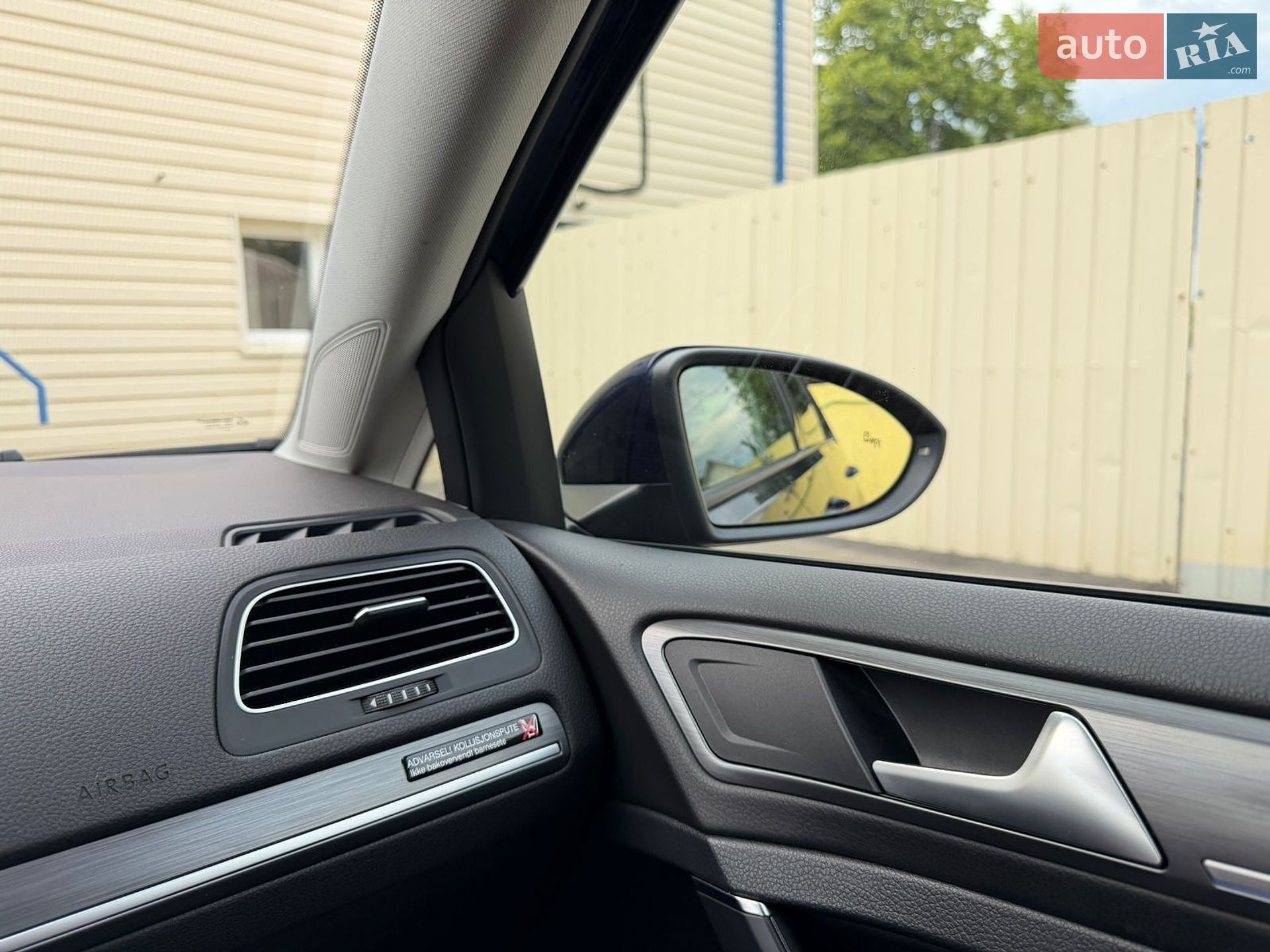Volkswagen e-Golf 2017 VIN WVWZZZAUZJ8901497 фото оголошення 59 з 85