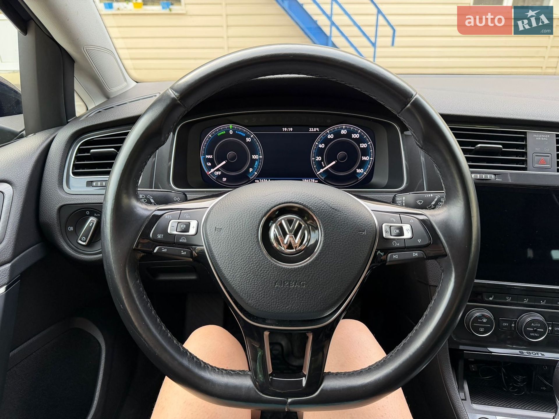 Volkswagen e-Golf 2017 VIN WVWZZZAUZJ8901497 фото оголошення 61 з 85