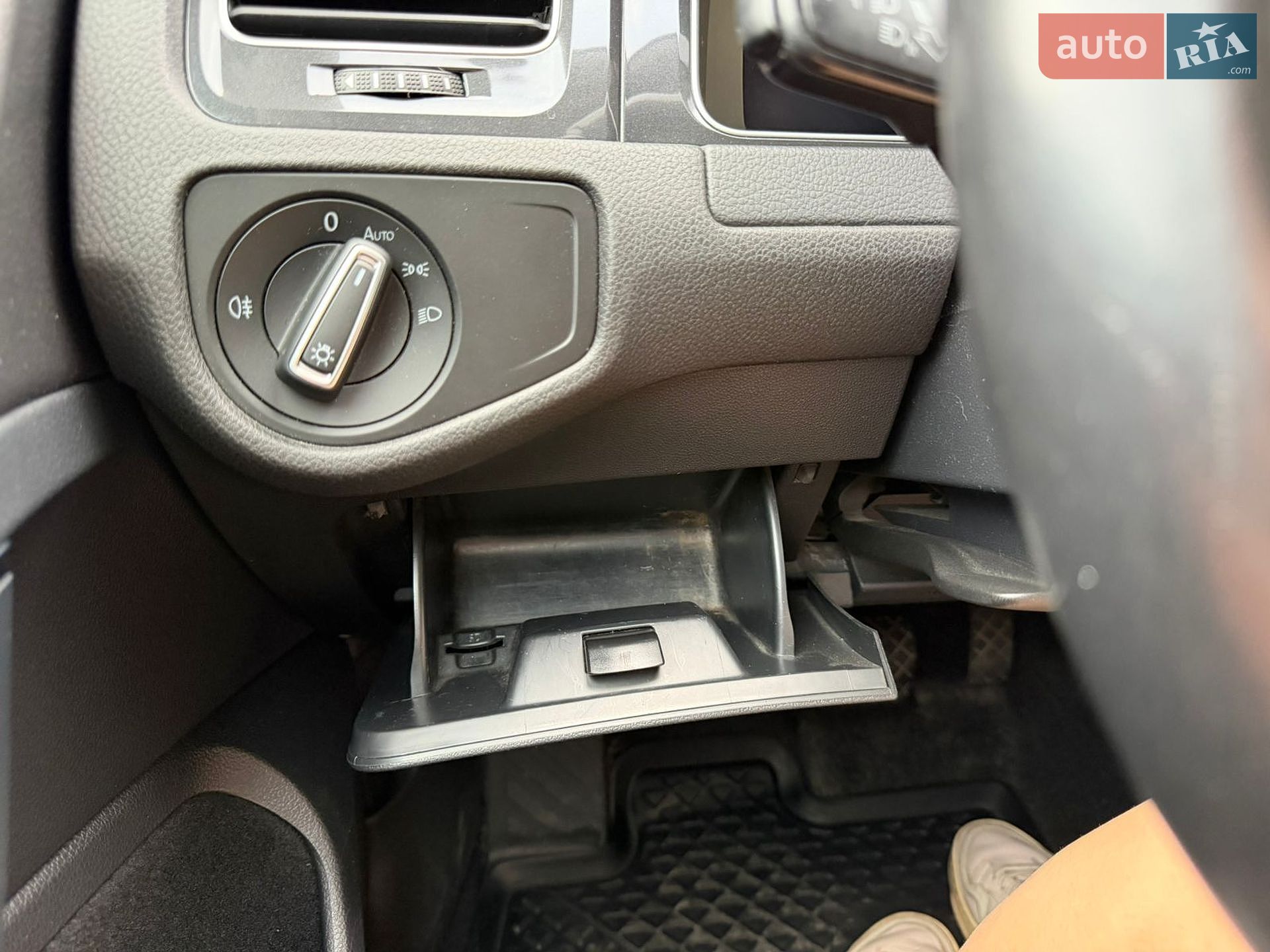 Volkswagen e-Golf 2017 VIN WVWZZZAUZJ8901497 фото оголошення 70 з 85