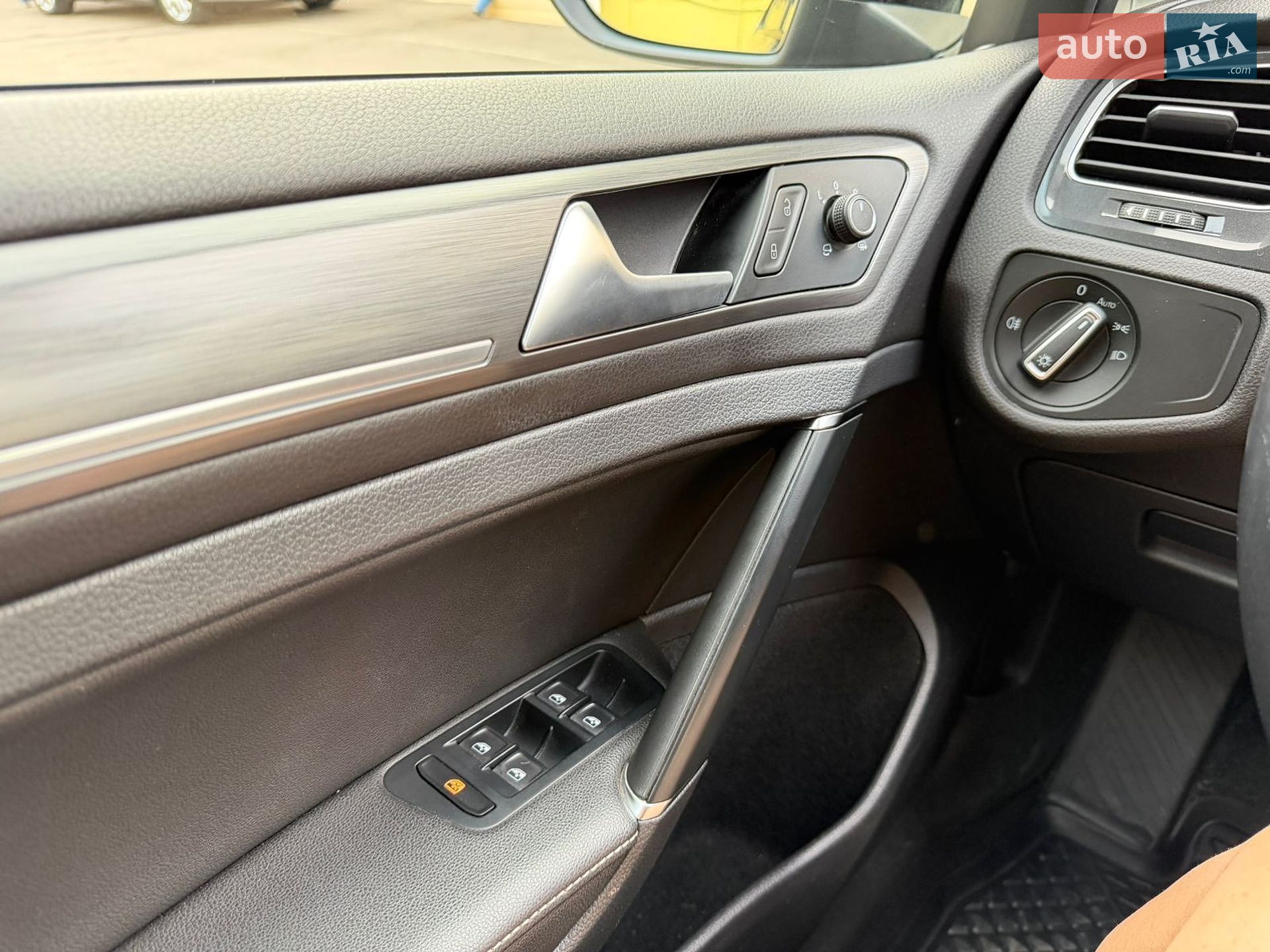 Volkswagen e-Golf 2017 VIN WVWZZZAUZJ8901497 фото оголошення 73 з 85