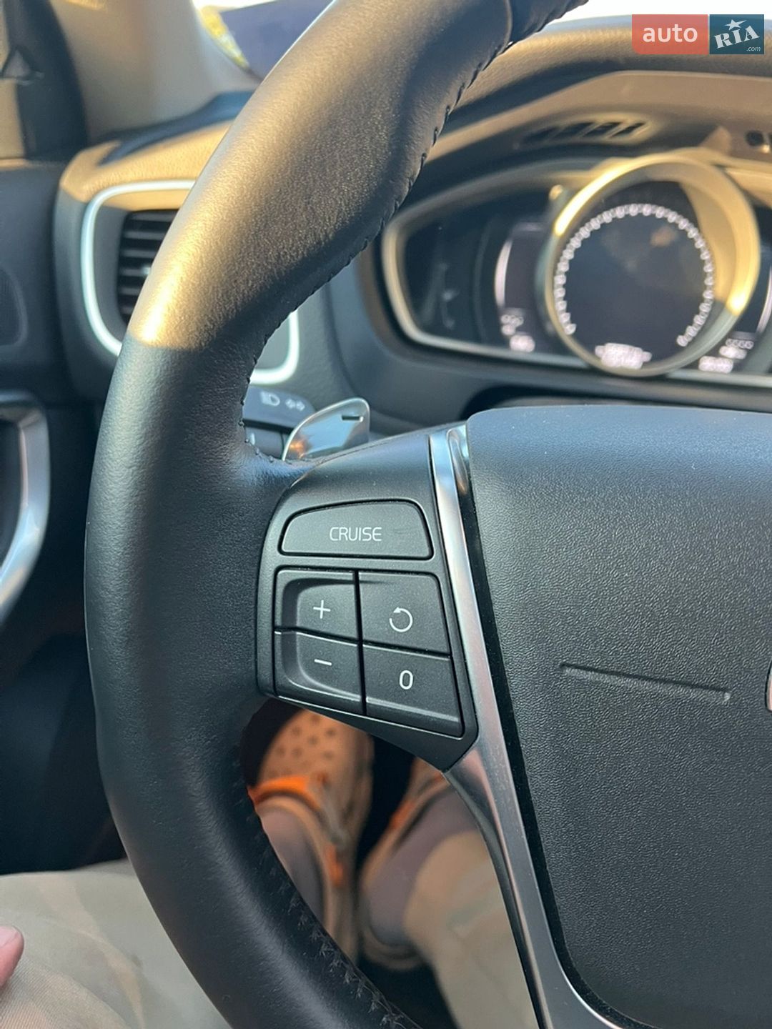 Volvo V40 2018 VIN YV1MV79K0J2486956 фото оголошення 17 з 44
