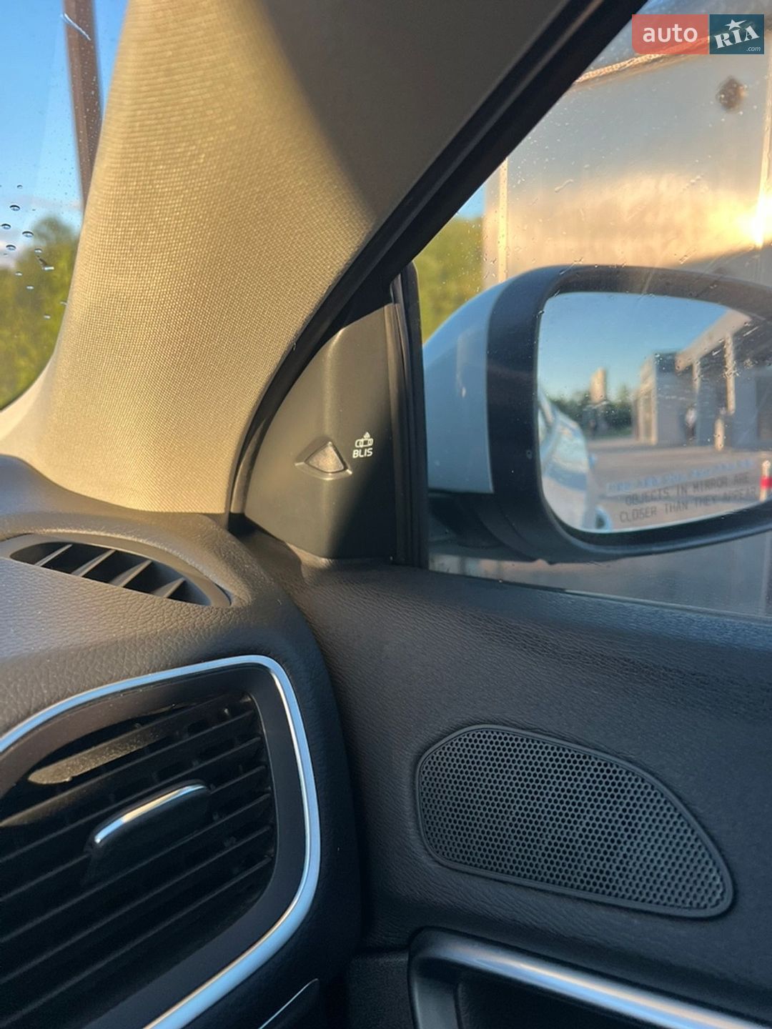 Volvo V40 2018 VIN YV1MV79K0J2486956 фото оголошення 19 з 44