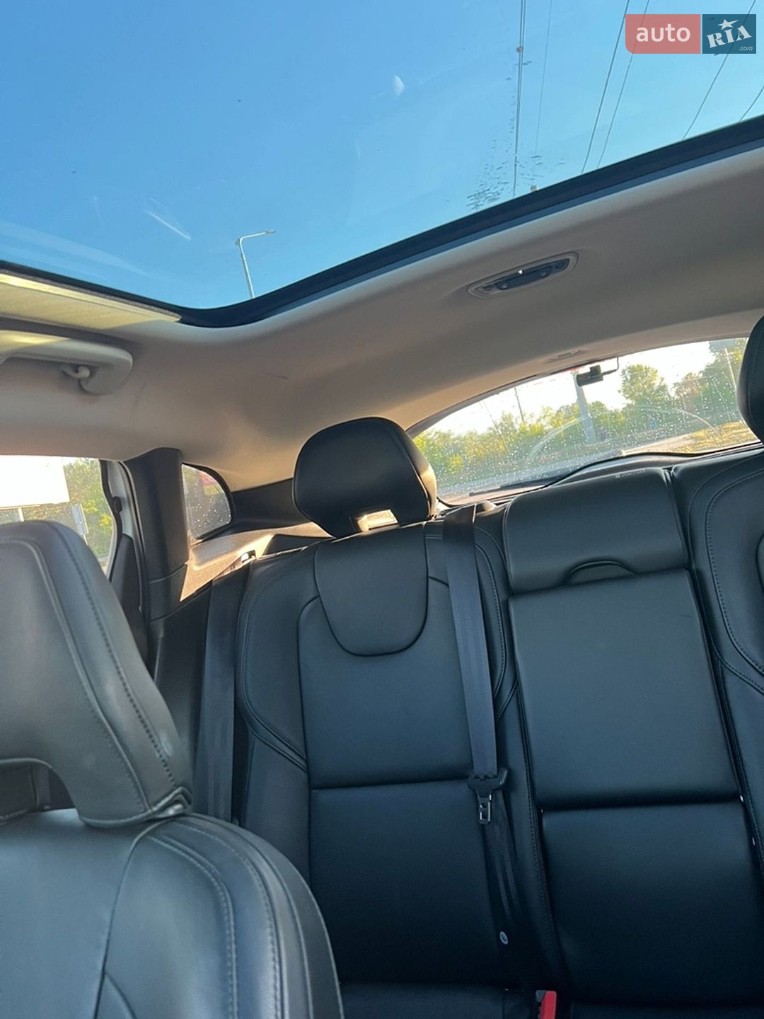 Volvo V40 2018 VIN YV1MV79K0J2486956 фото оголошення 24 з 44