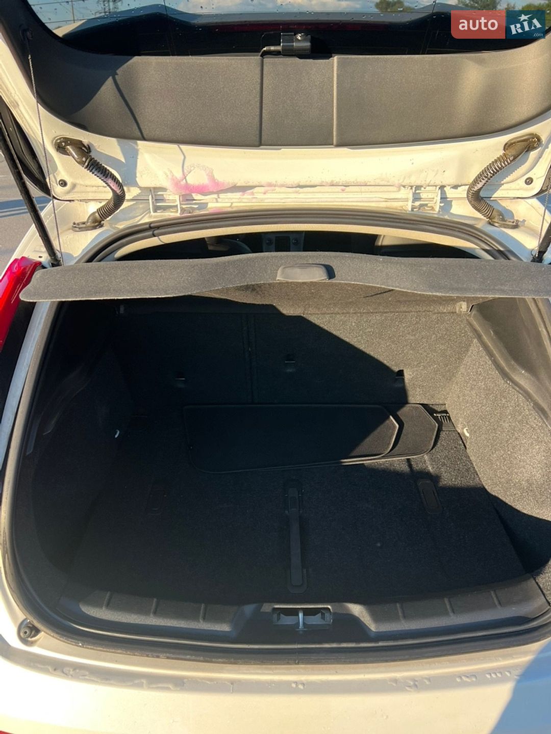Volvo V40 2018 VIN YV1MV79K0J2486956 фото оголошення 10 з 44