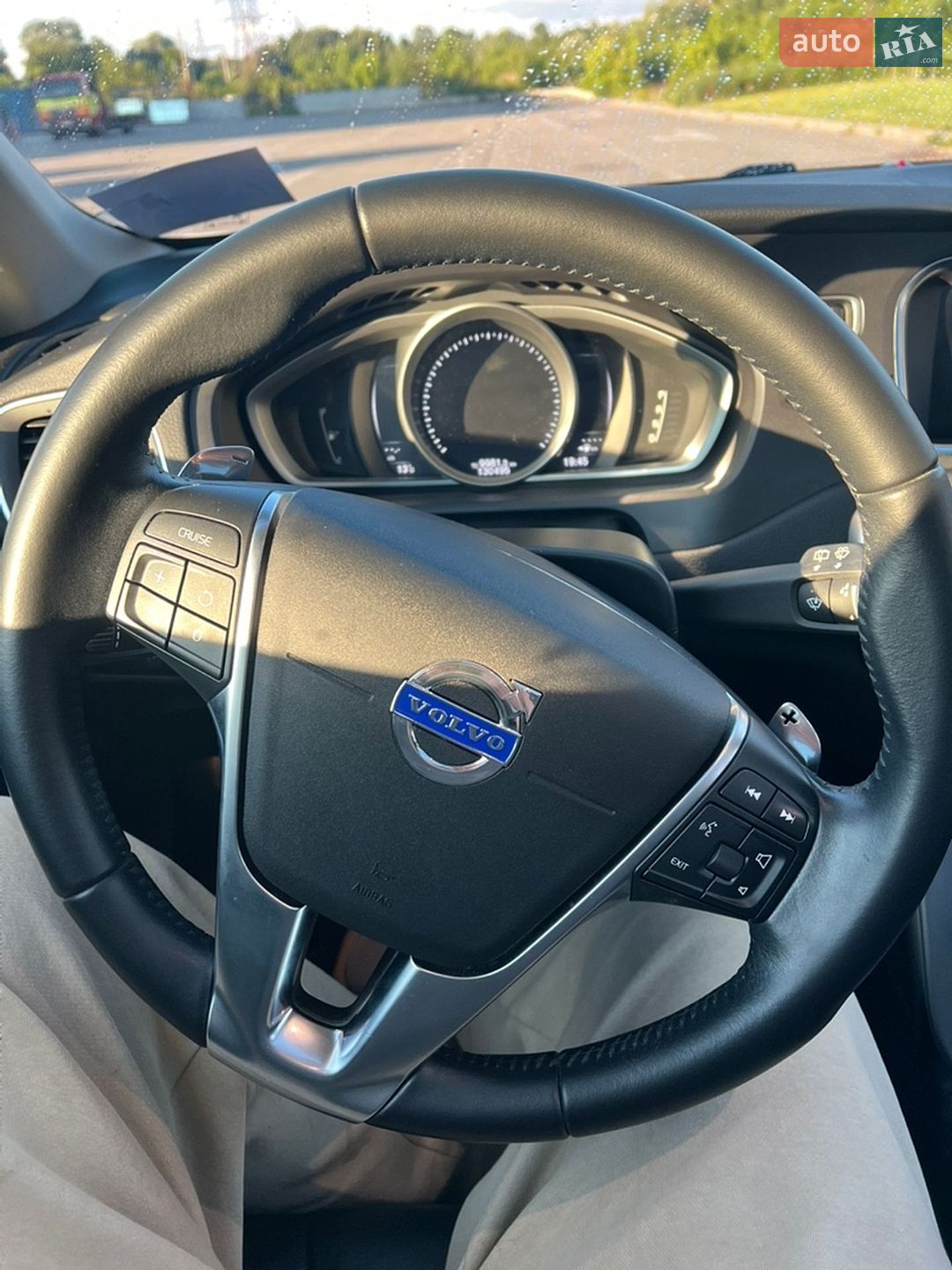 Volvo V40 2018 VIN YV1MV79K0J2486956 фото оголошення 29 з 44