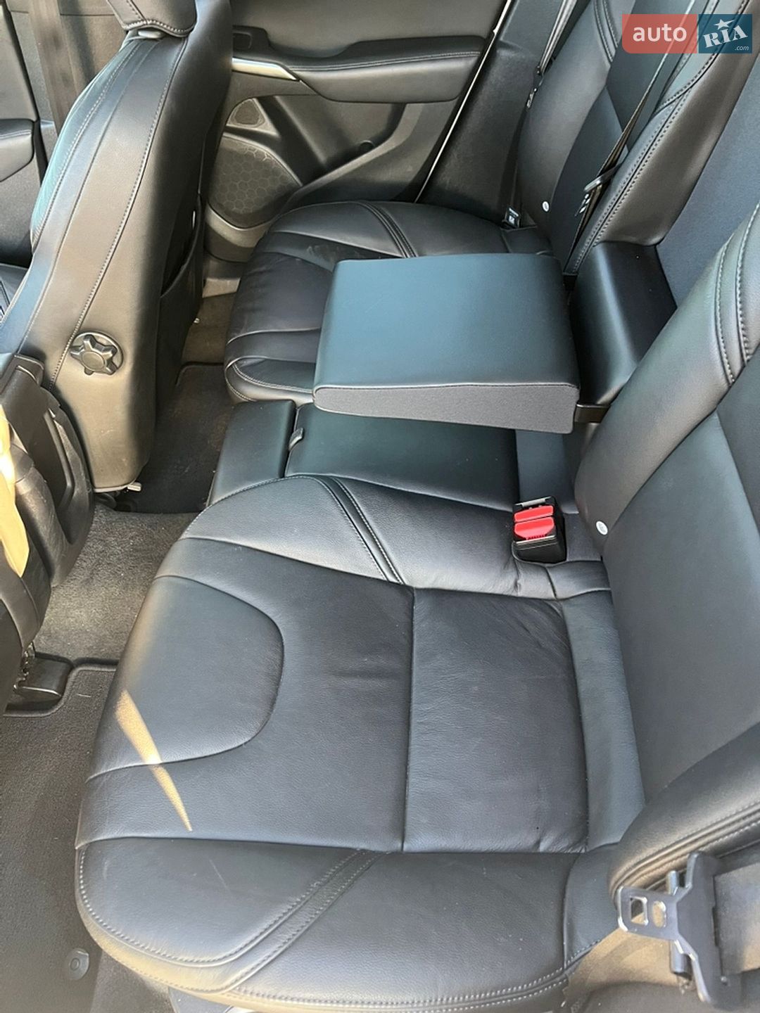Volvo V40 2018 VIN YV1MV79K0J2486956 фото оголошення 32 з 44