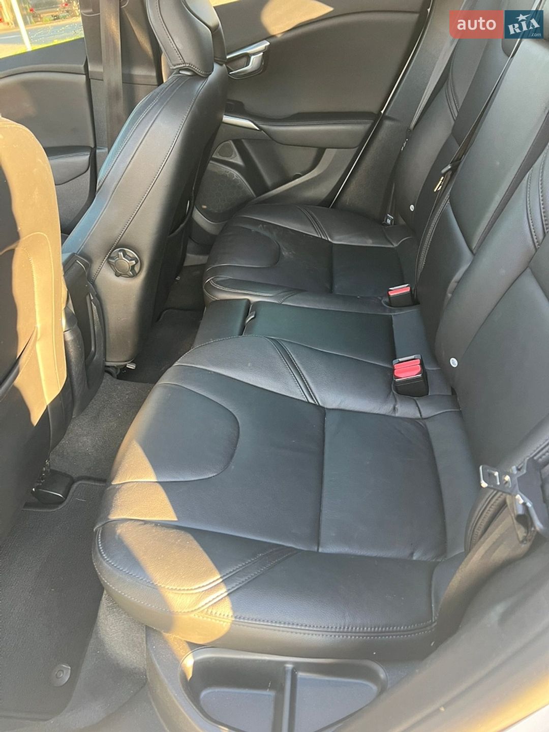 Volvo V40 2018 VIN YV1MV79K0J2486956 фото оголошення 31 з 44